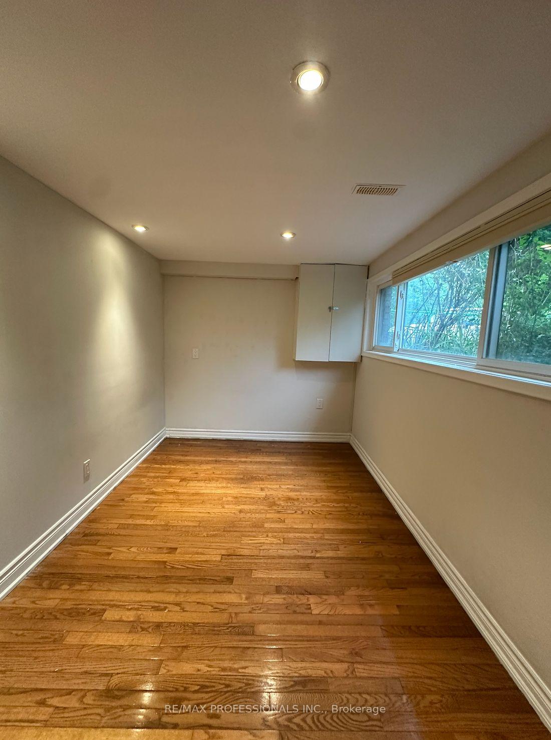 Photo 5 of Unit Basement, 30 Woodbury Road, Etobicoke, Alderwood — HOMEH