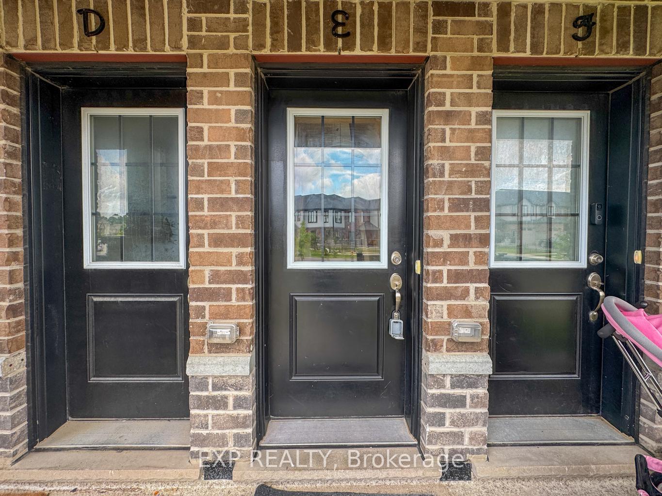 Photo 4 of Unit E, 150 Rochefort Street E, Kitchener, Huron Park — HOMEH