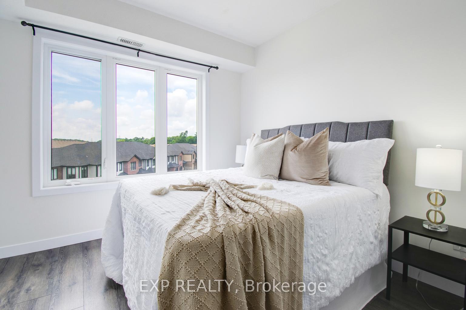 Photo 32 of Unit E, 150 Rochefort Street E, Kitchener, Huron Park — HOMEH