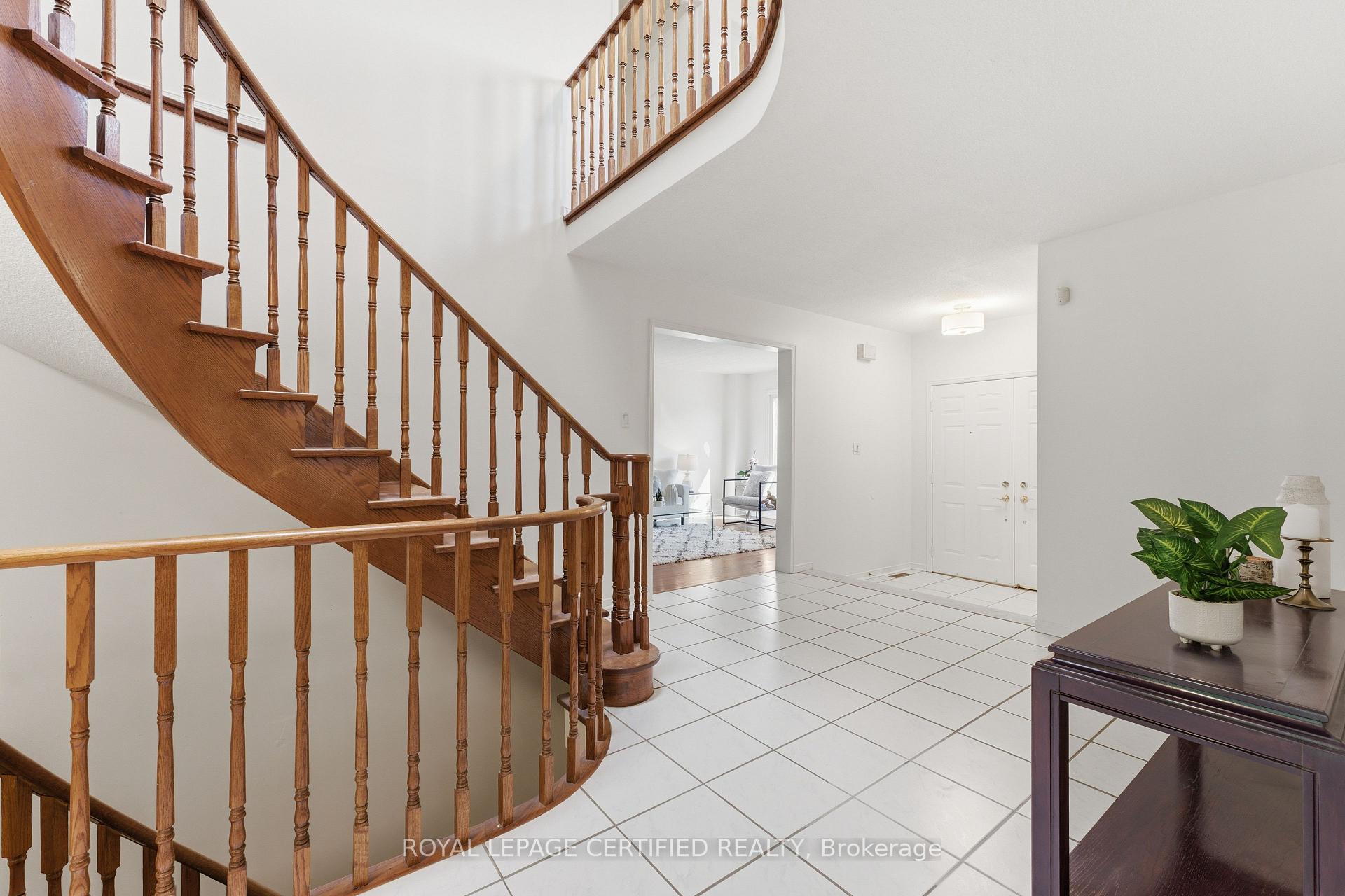 Photo 7 of 5211 Micmac Crescent, Mississauga, Hurontario — HOMEH