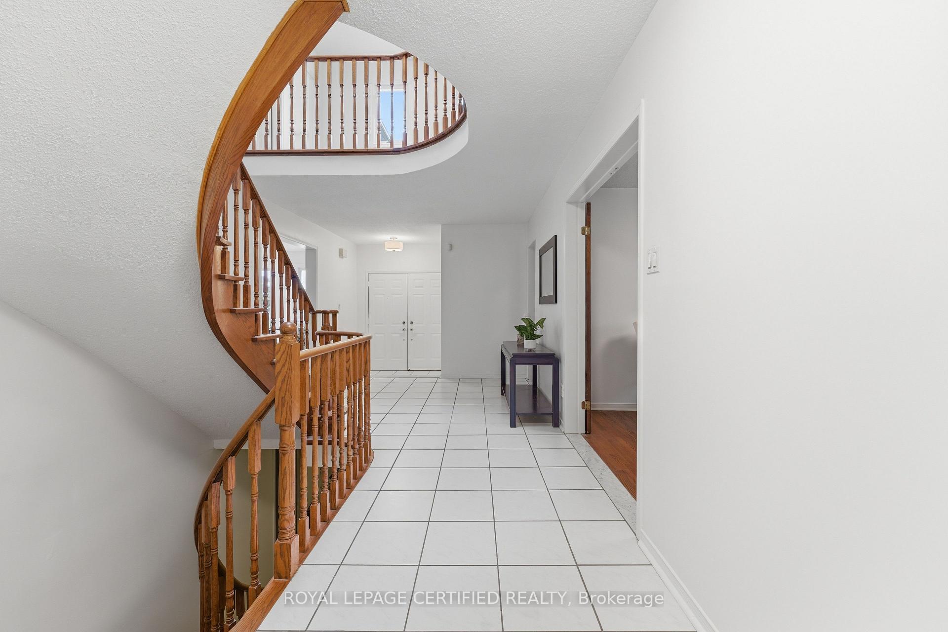 Photo 8 of 5211 Micmac Crescent, Mississauga, Hurontario — HOMEH