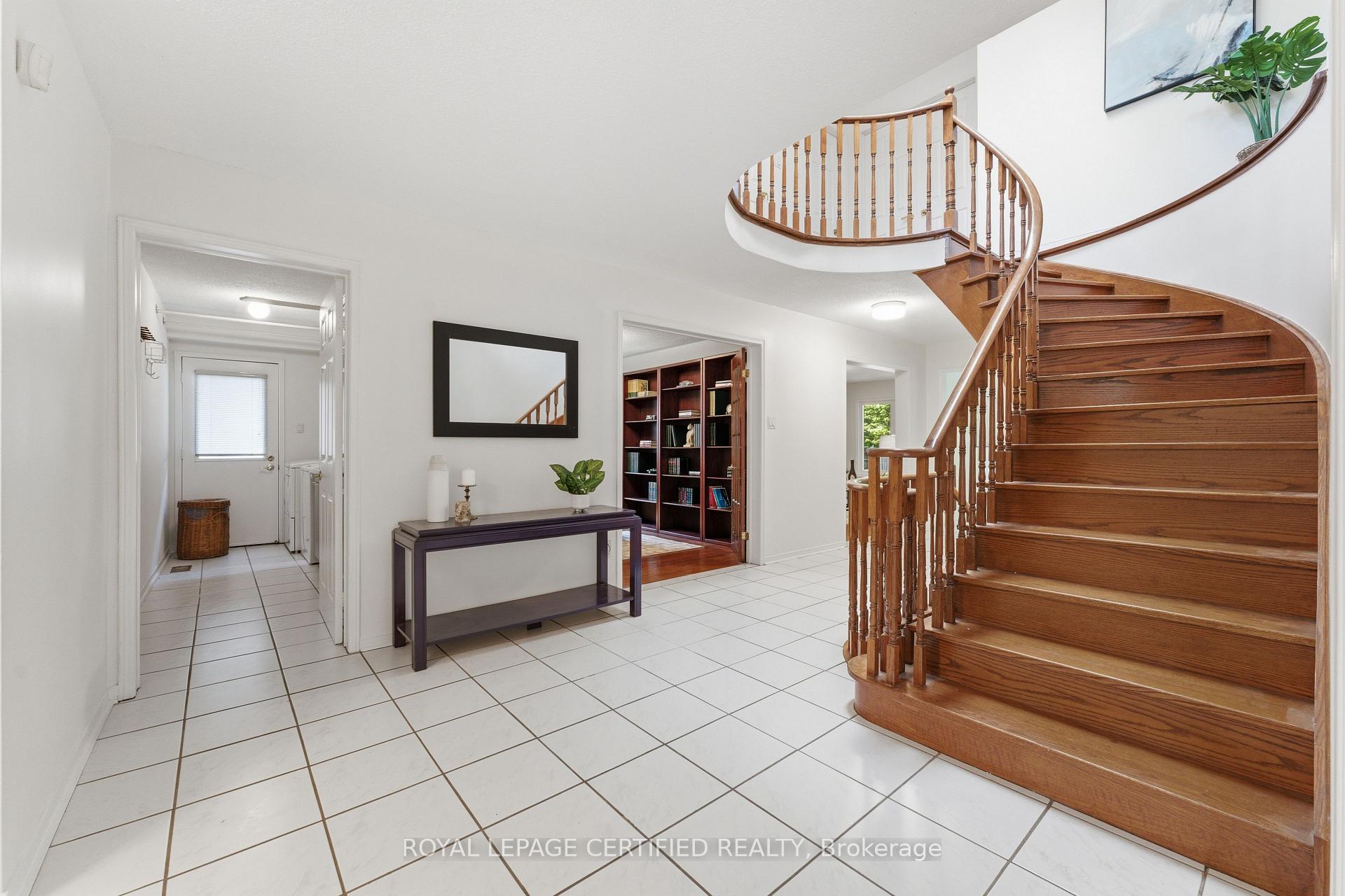 Photo 9 of 5211 Micmac Crescent, Mississauga, Hurontario — HOMEH