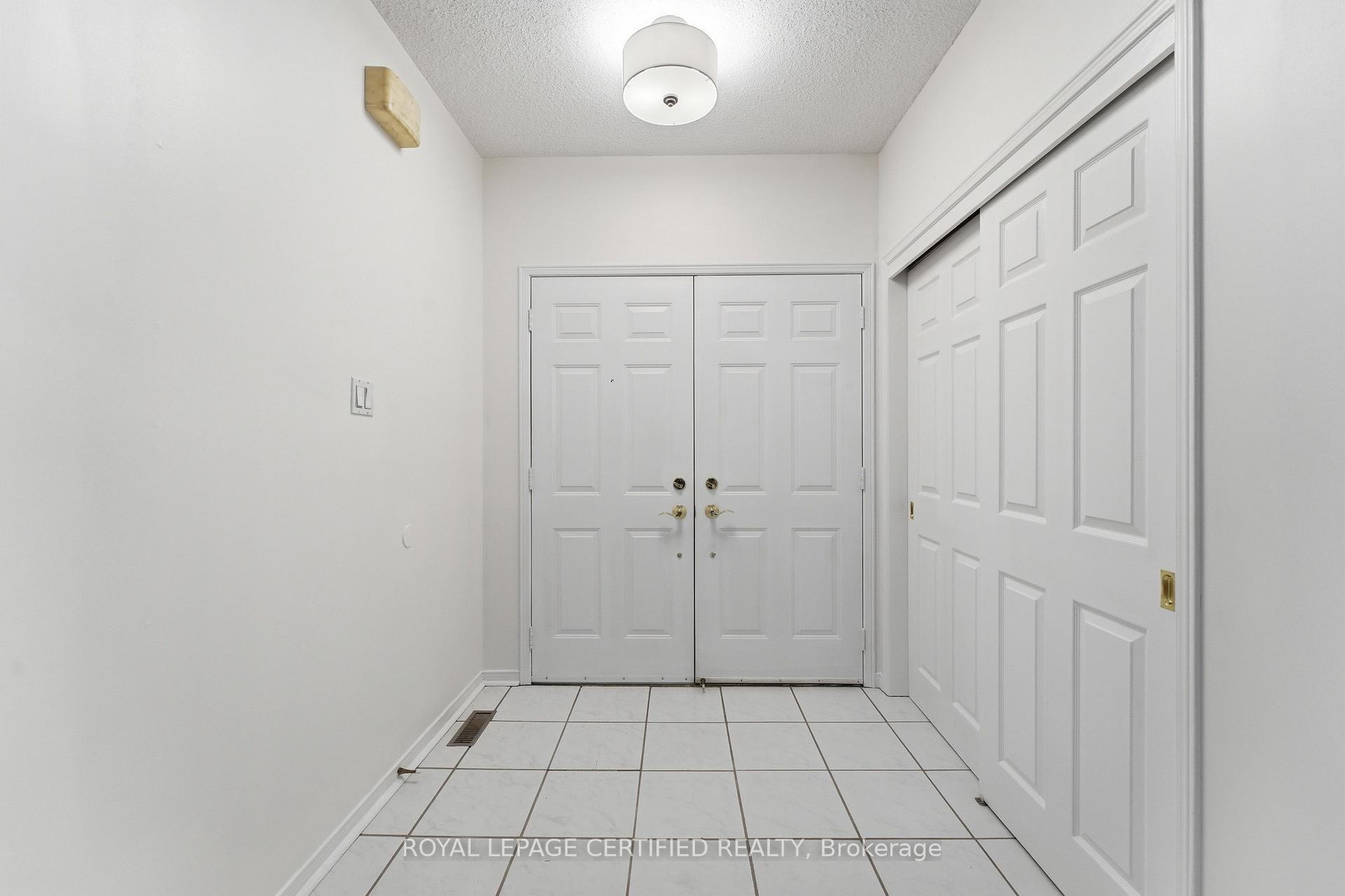Photo 10 of 5211 Micmac Crescent, Mississauga, Hurontario — HOMEH