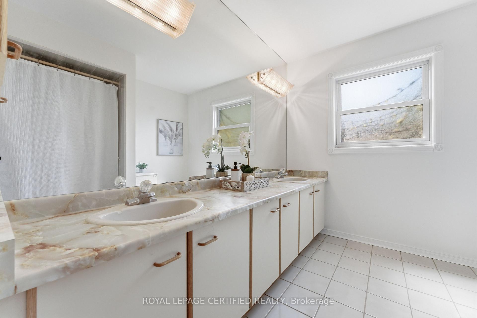 Photo 36 of 5211 Micmac Crescent, Mississauga, Hurontario — HOMEH