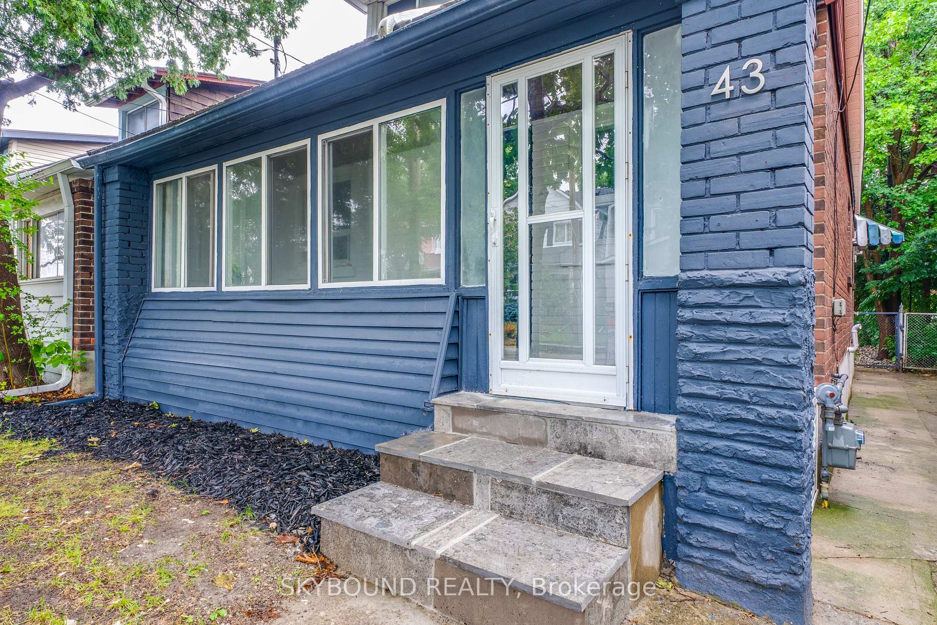 Photo 2 of 43 Craydon Avenue, North York, Mount Dennis — HOMEH
