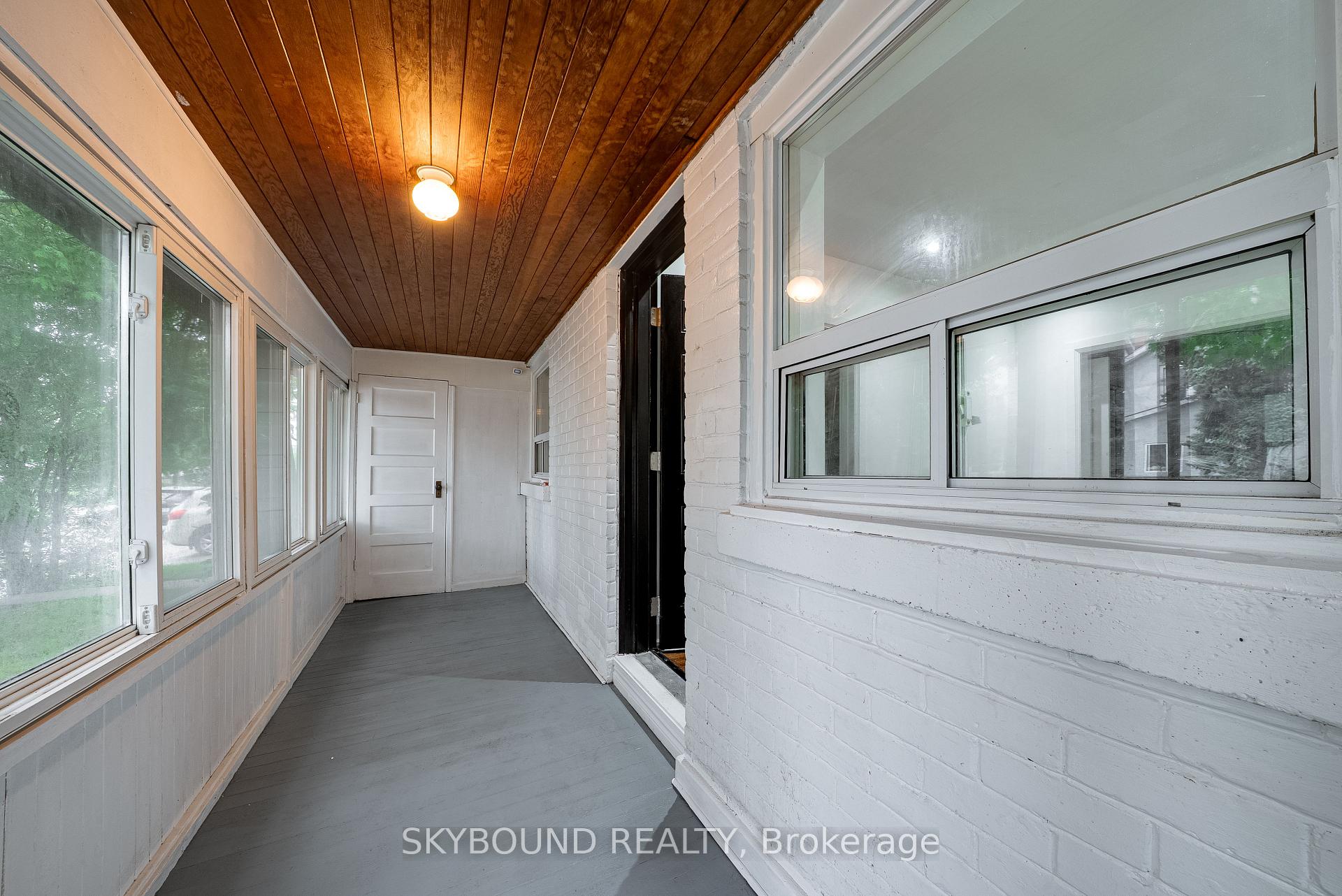 Photo 4 of 43 Craydon Avenue, North York, Mount Dennis — HOMEH