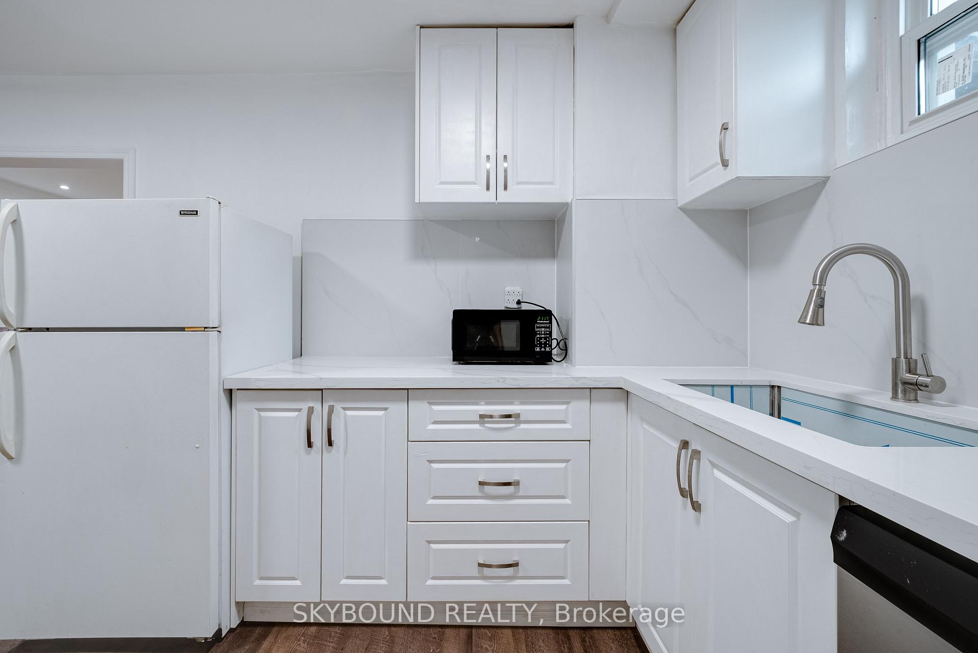 Photo 7 of 43 Craydon Avenue, North York, Mount Dennis — HOMEH