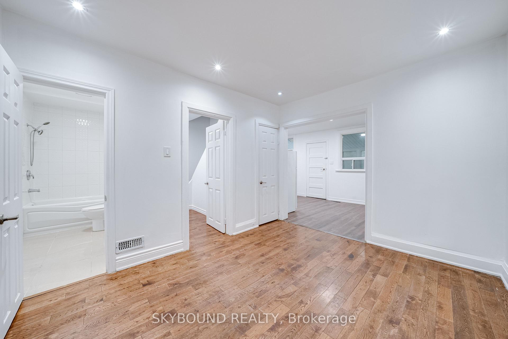 Photo 9 of 43 Craydon Avenue, North York, Mount Dennis — HOMEH