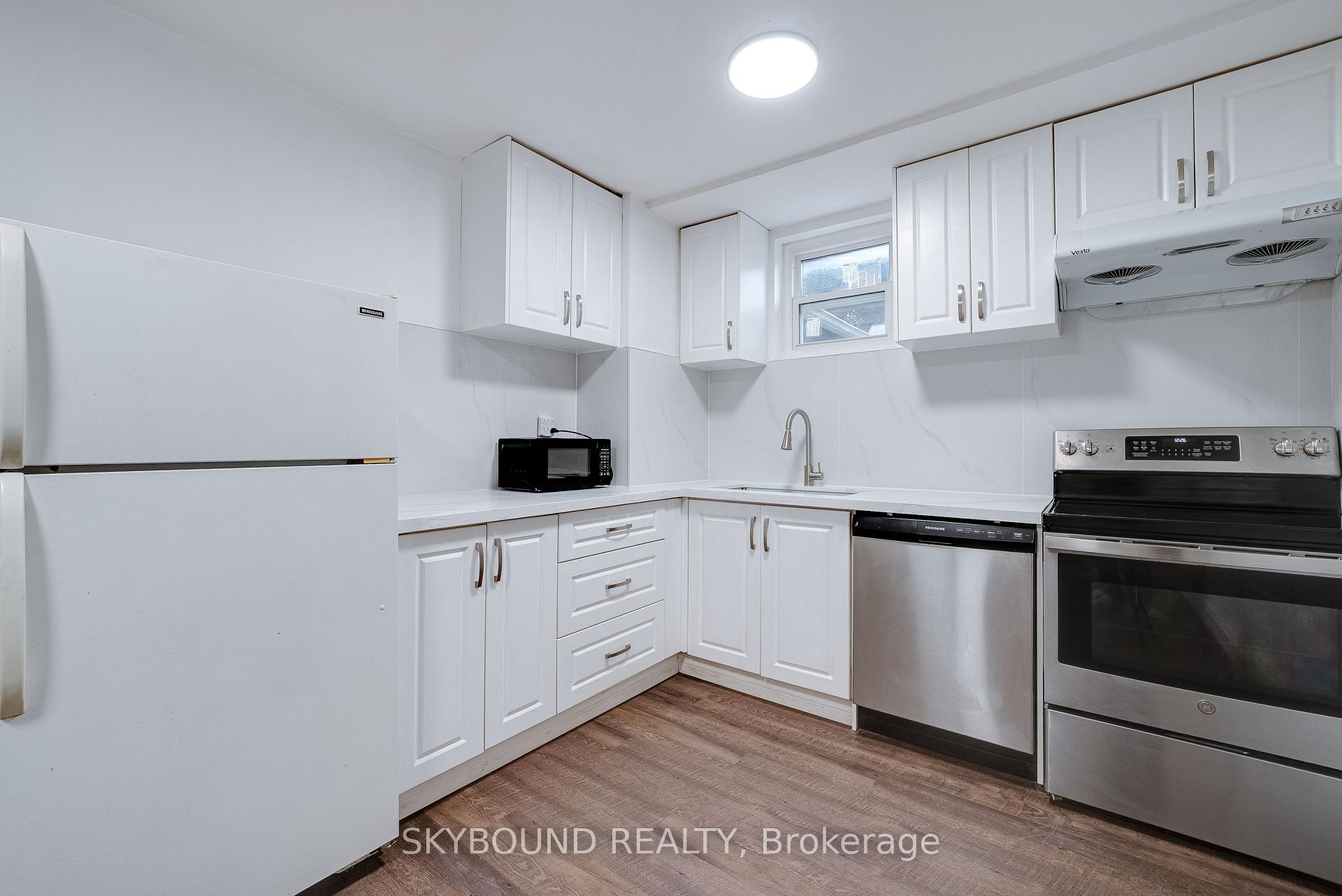 Photo 12 of 43 Craydon Avenue, North York, Mount Dennis — HOMEH
