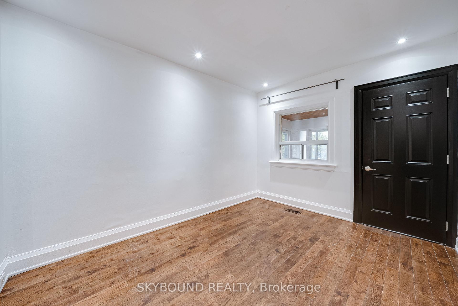Photo 13 of 43 Craydon Avenue, North York, Mount Dennis — HOMEH