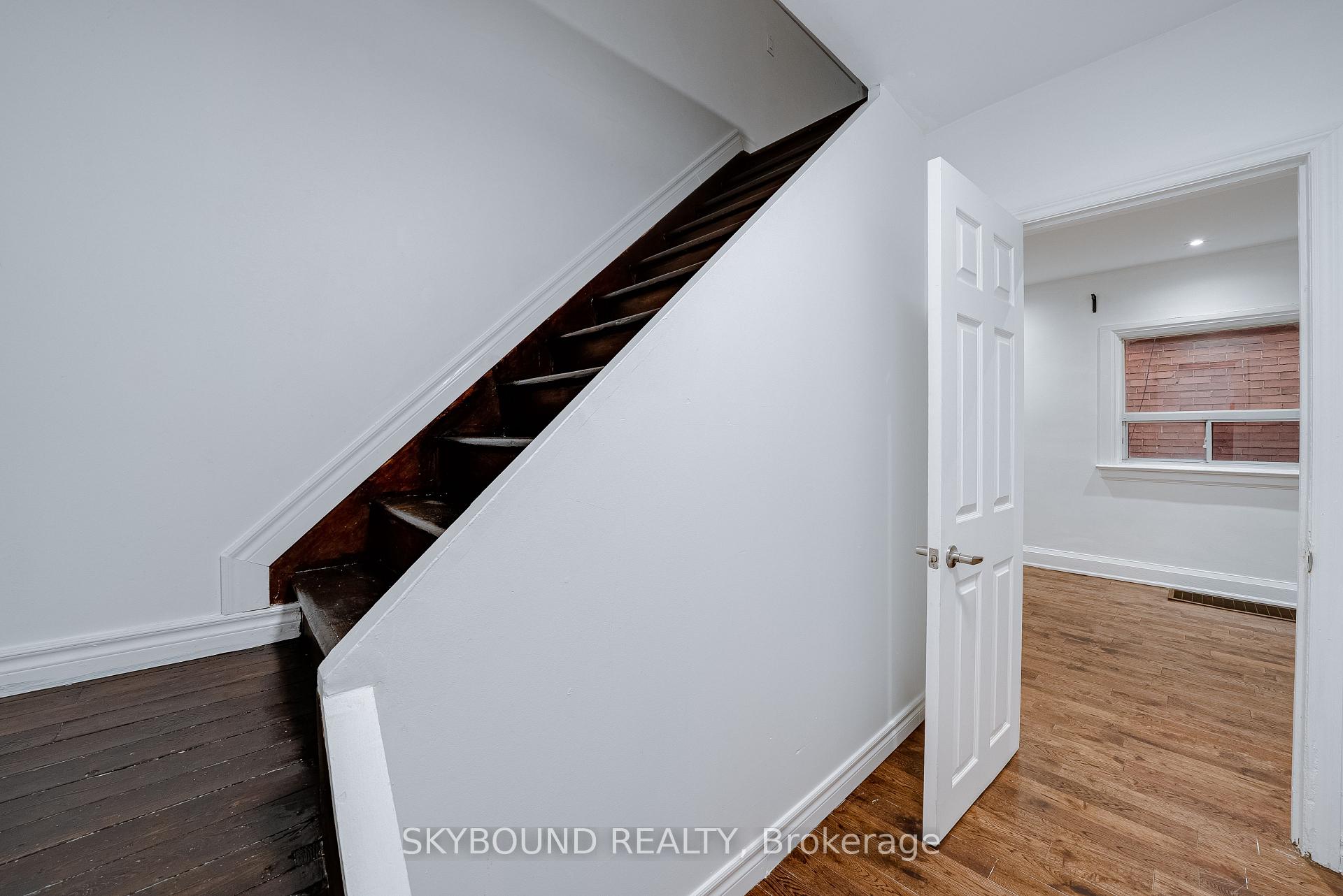 Photo 17 of 43 Craydon Avenue, North York, Mount Dennis — HOMEH