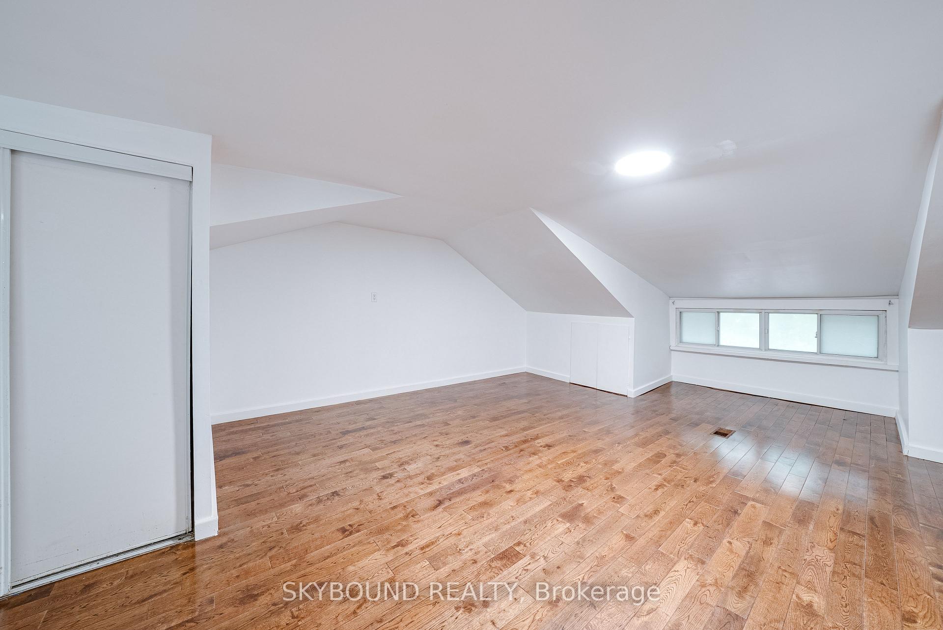 Photo 18 of 43 Craydon Avenue, North York, Mount Dennis — HOMEH