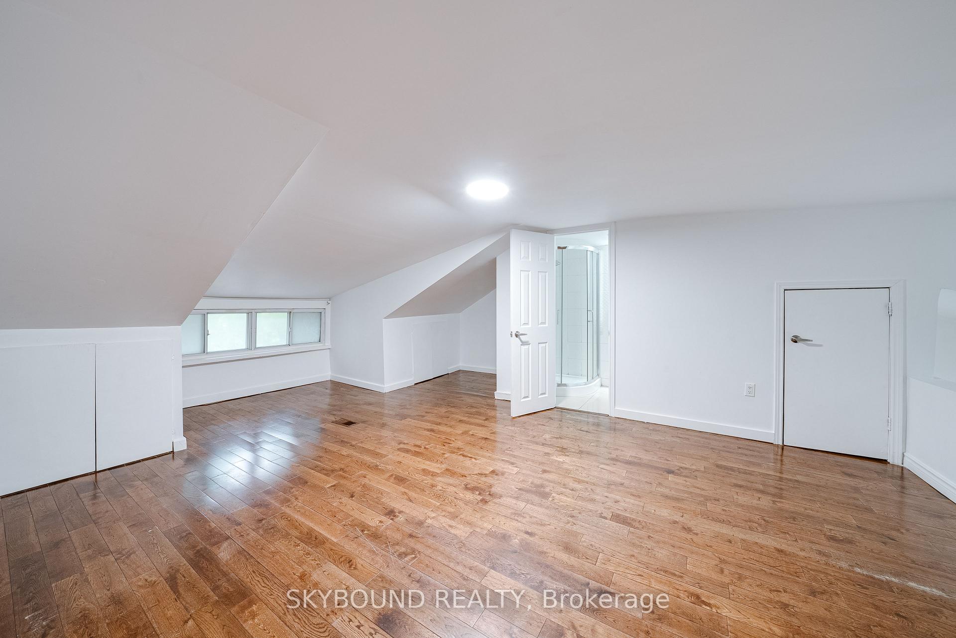 Photo 20 of 43 Craydon Avenue, North York, Mount Dennis — HOMEH