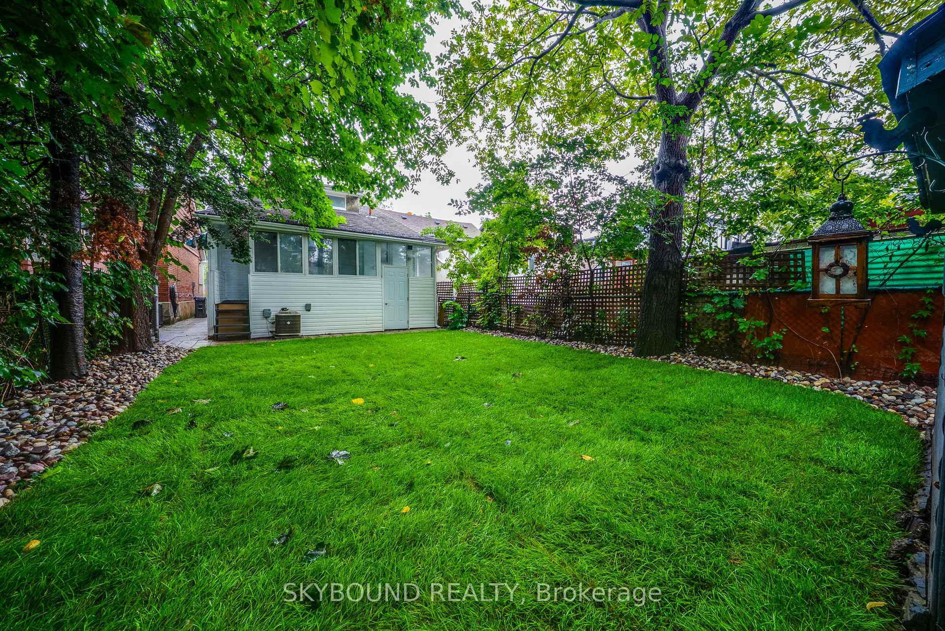 Photo 25 of 43 Craydon Avenue, North York, Mount Dennis — HOMEH