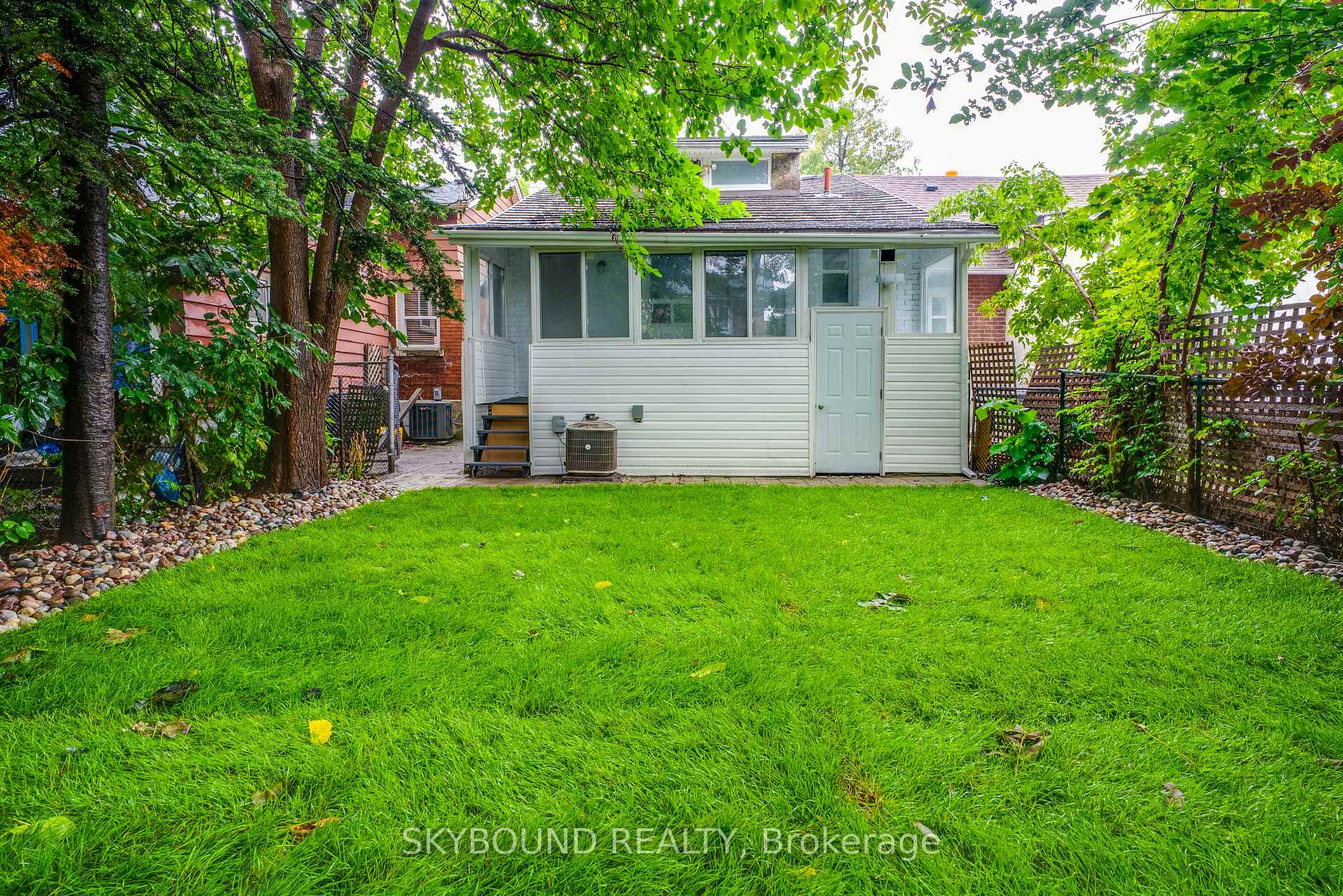 Photo 26 of 43 Craydon Avenue, North York, Mount Dennis — HOMEH