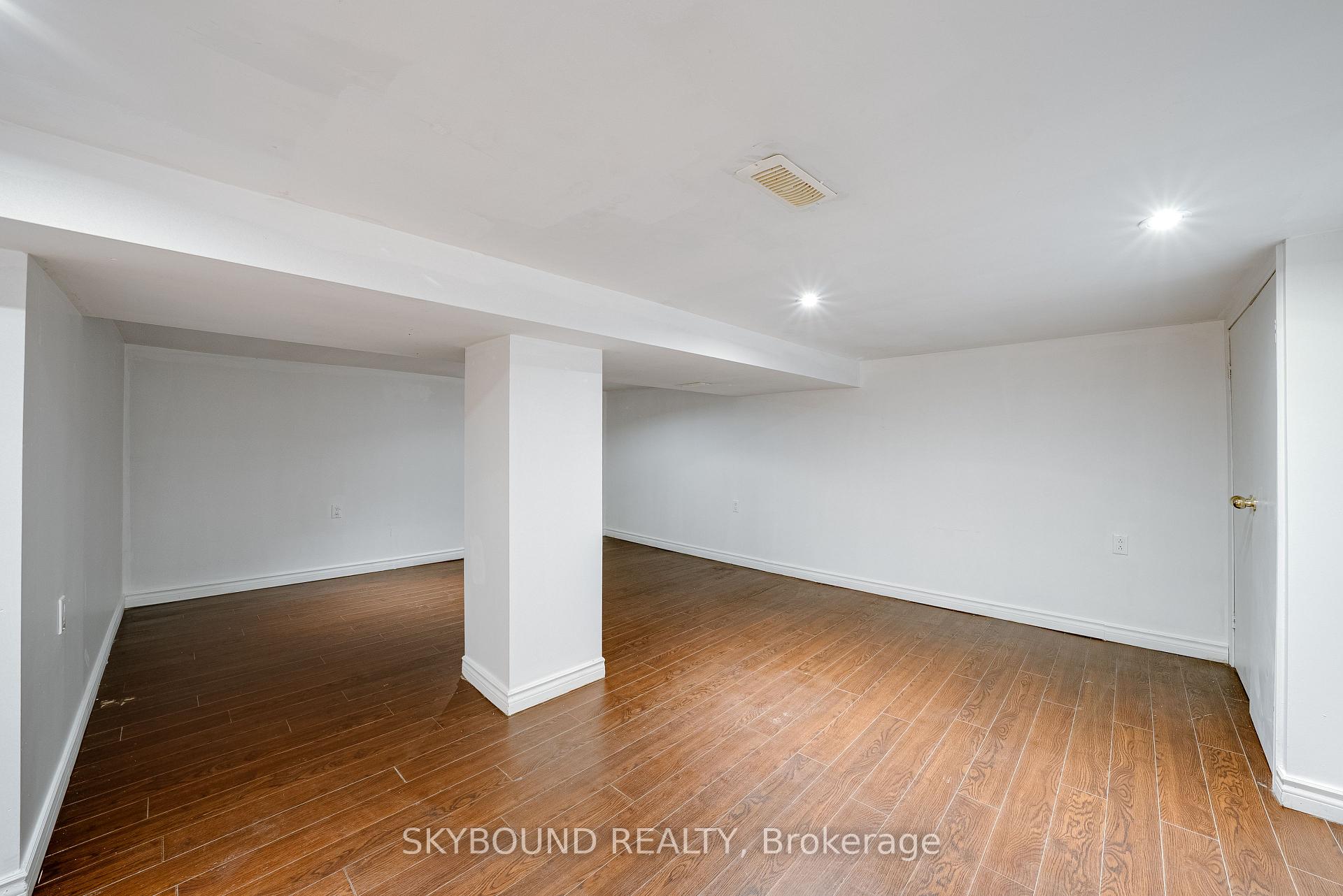 Photo 31 of 43 Craydon Avenue, North York, Mount Dennis — HOMEH
