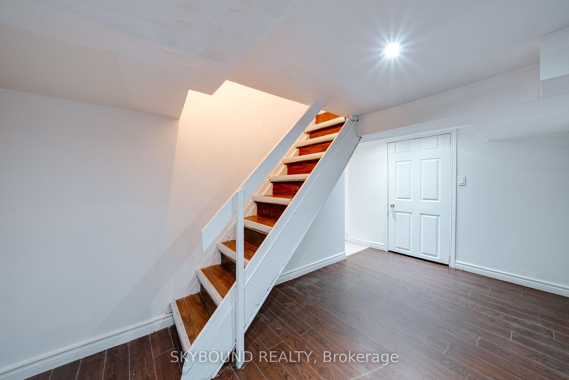 Photo 32 of 43 Craydon Avenue, North York, Mount Dennis — HOMEH