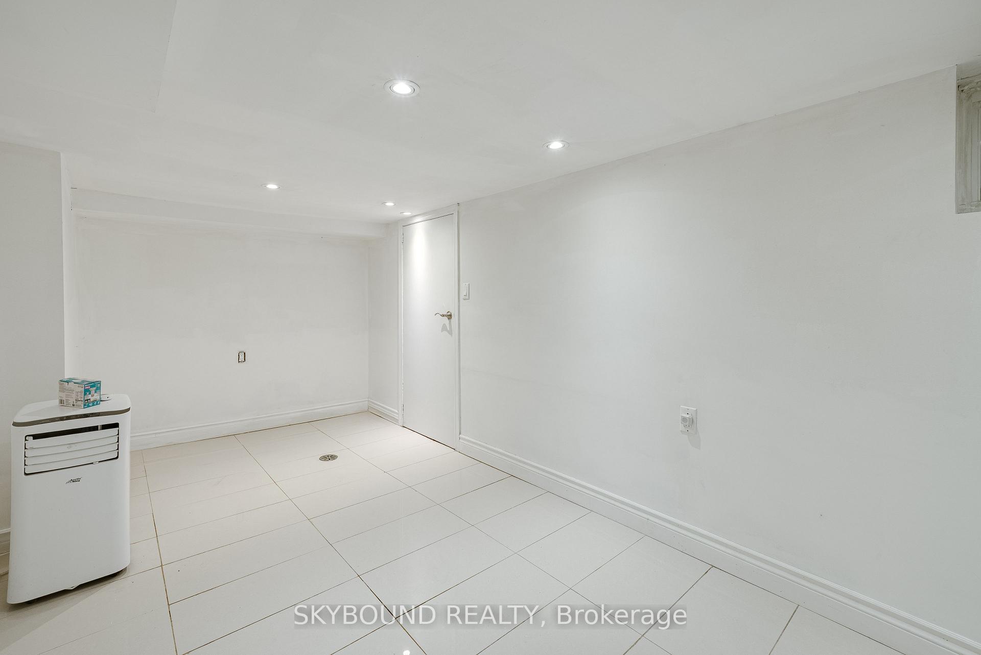 Photo 36 of 43 Craydon Avenue, North York, Mount Dennis — HOMEH