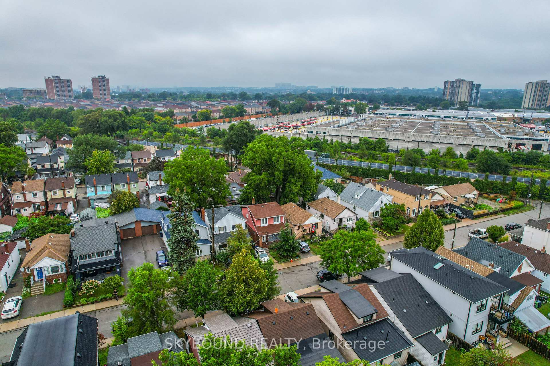 Photo 38 of 43 Craydon Avenue, North York, Mount Dennis — HOMEH