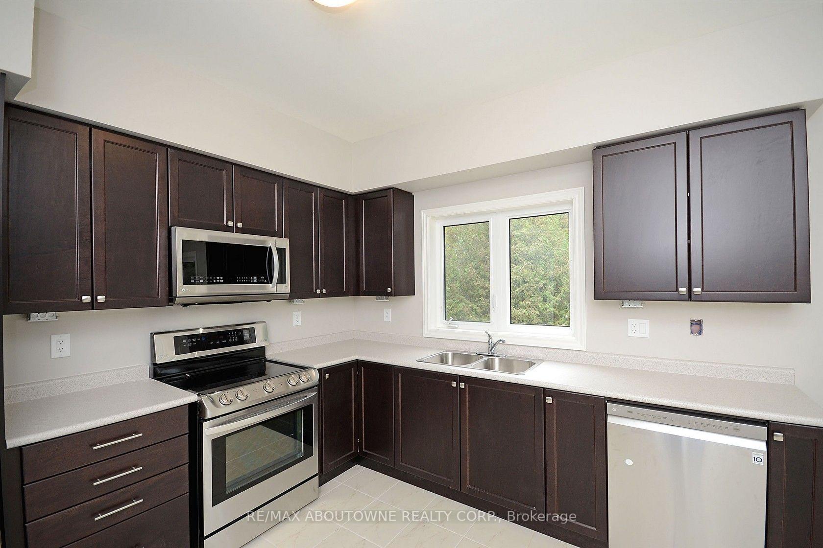 Photo 20 of 22 Ryan Street, Centre Wellington, Fergus — HOMEH