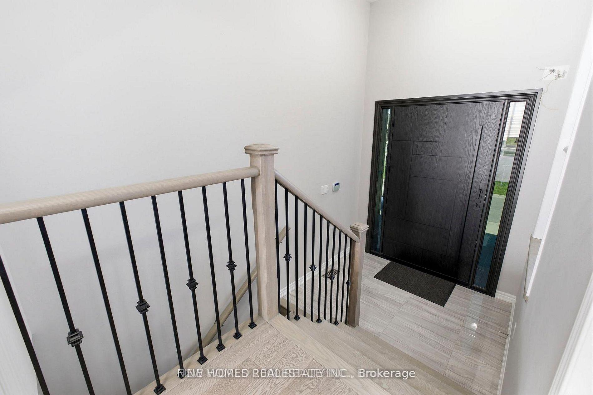 Photo 2 of 147 Bethpage Crescent, Newmarket, Woodland Hill — HOMEH