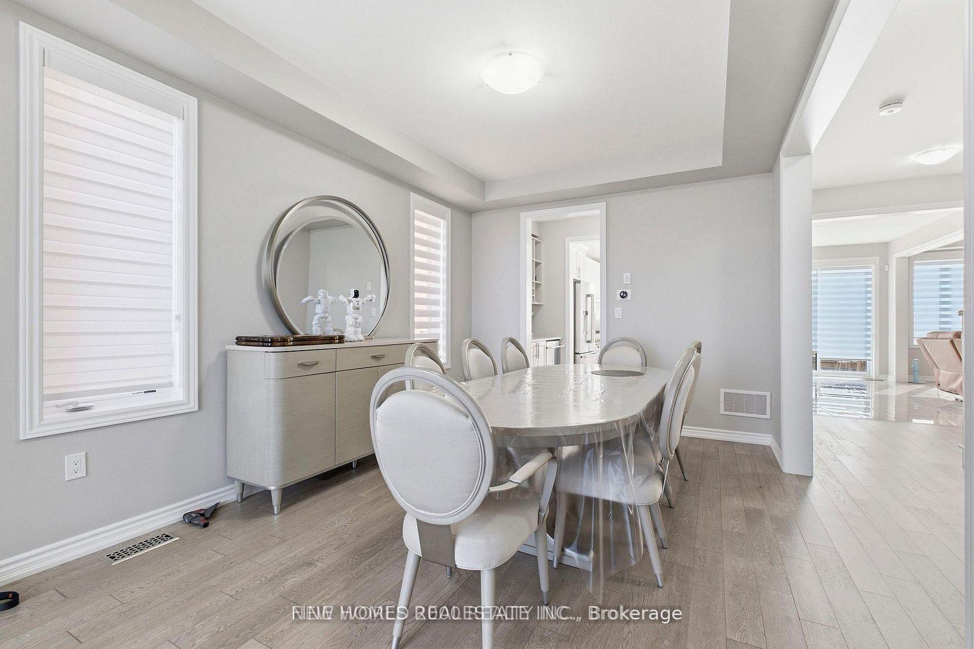 Photo 5 of 147 Bethpage Crescent, Newmarket, Woodland Hill — HOMEH