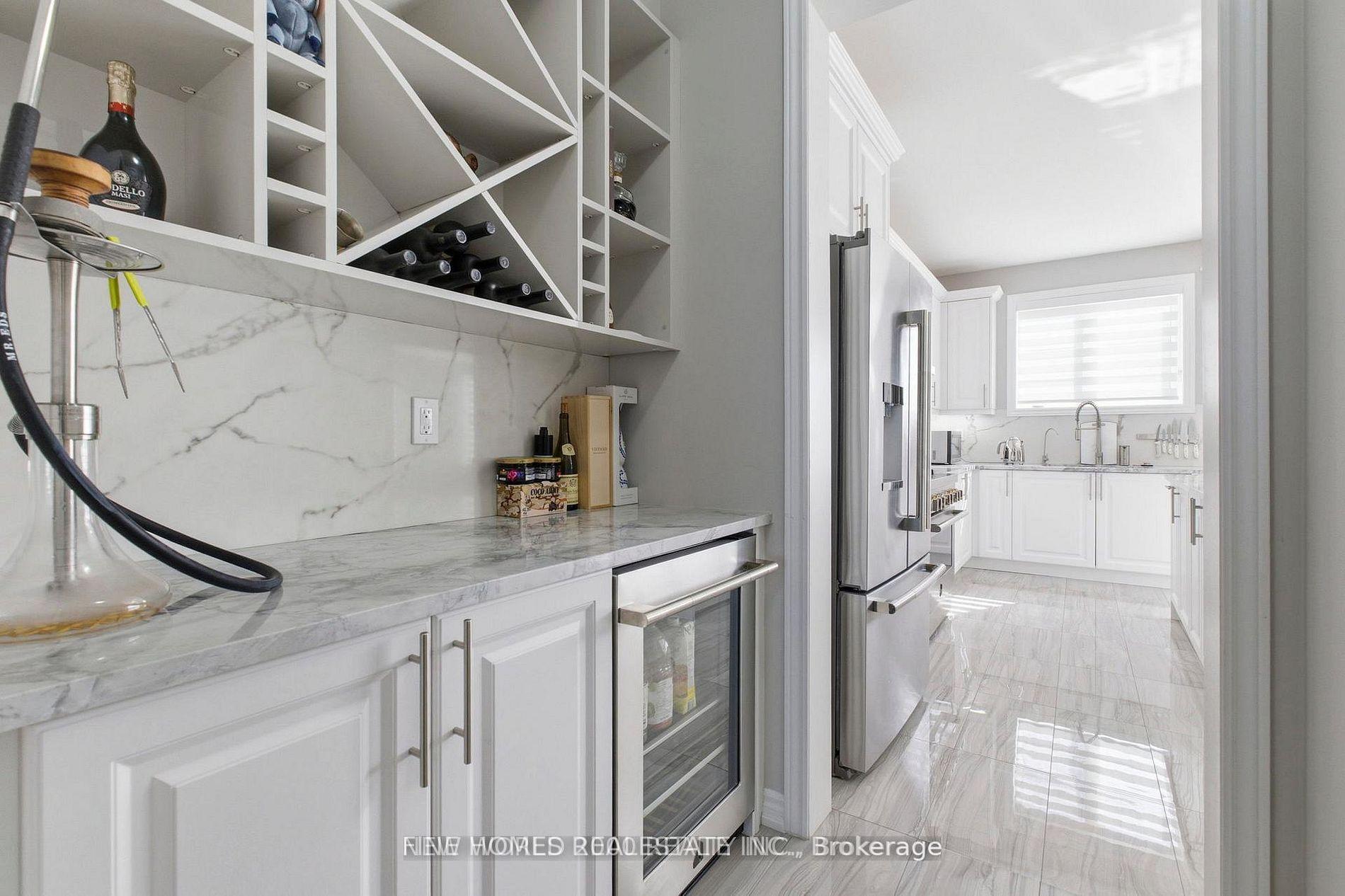Photo 6 of 147 Bethpage Crescent, Newmarket, Woodland Hill — HOMEH