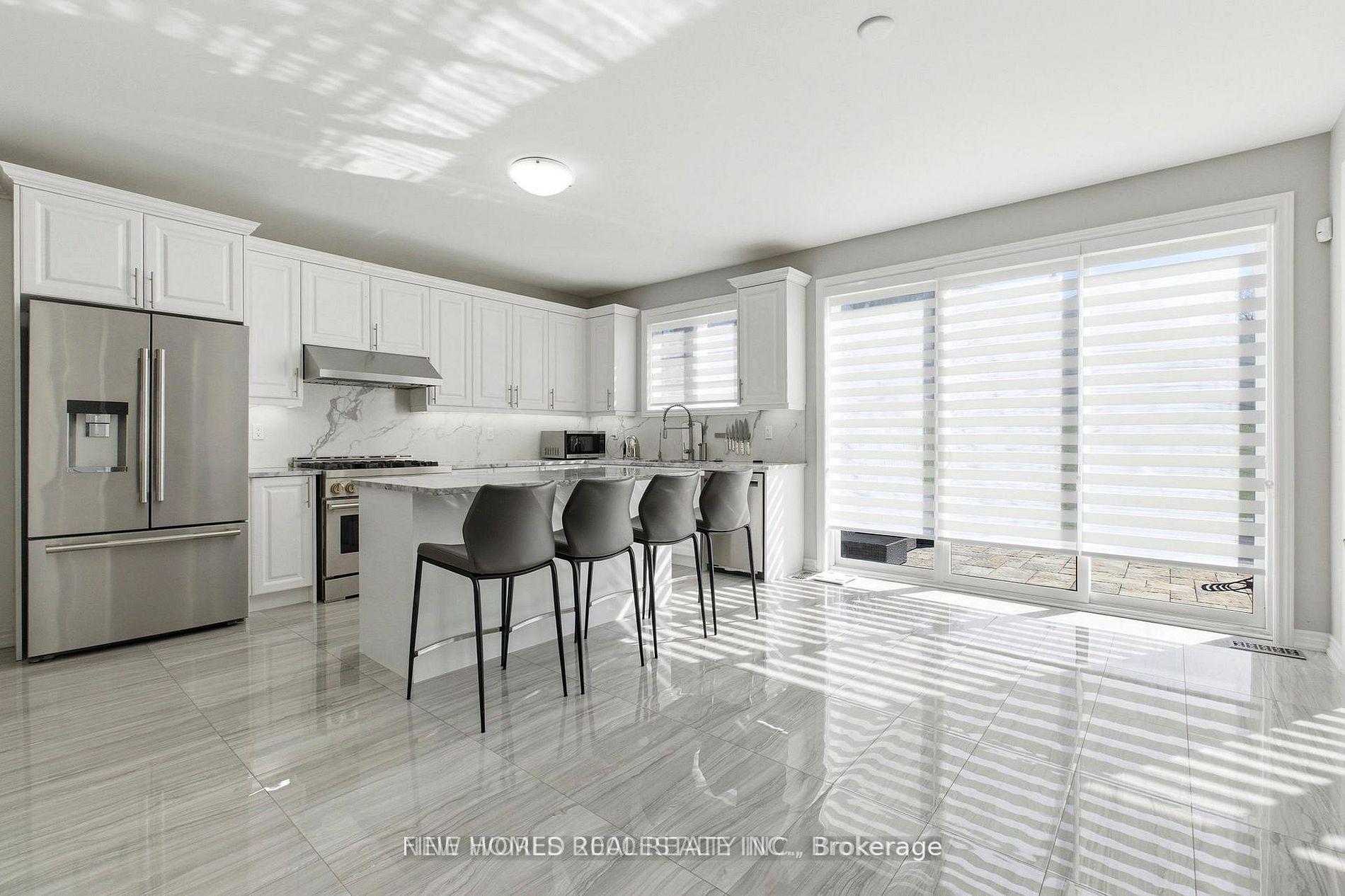 Photo 7 of 147 Bethpage Crescent, Newmarket, Woodland Hill — HOMEH