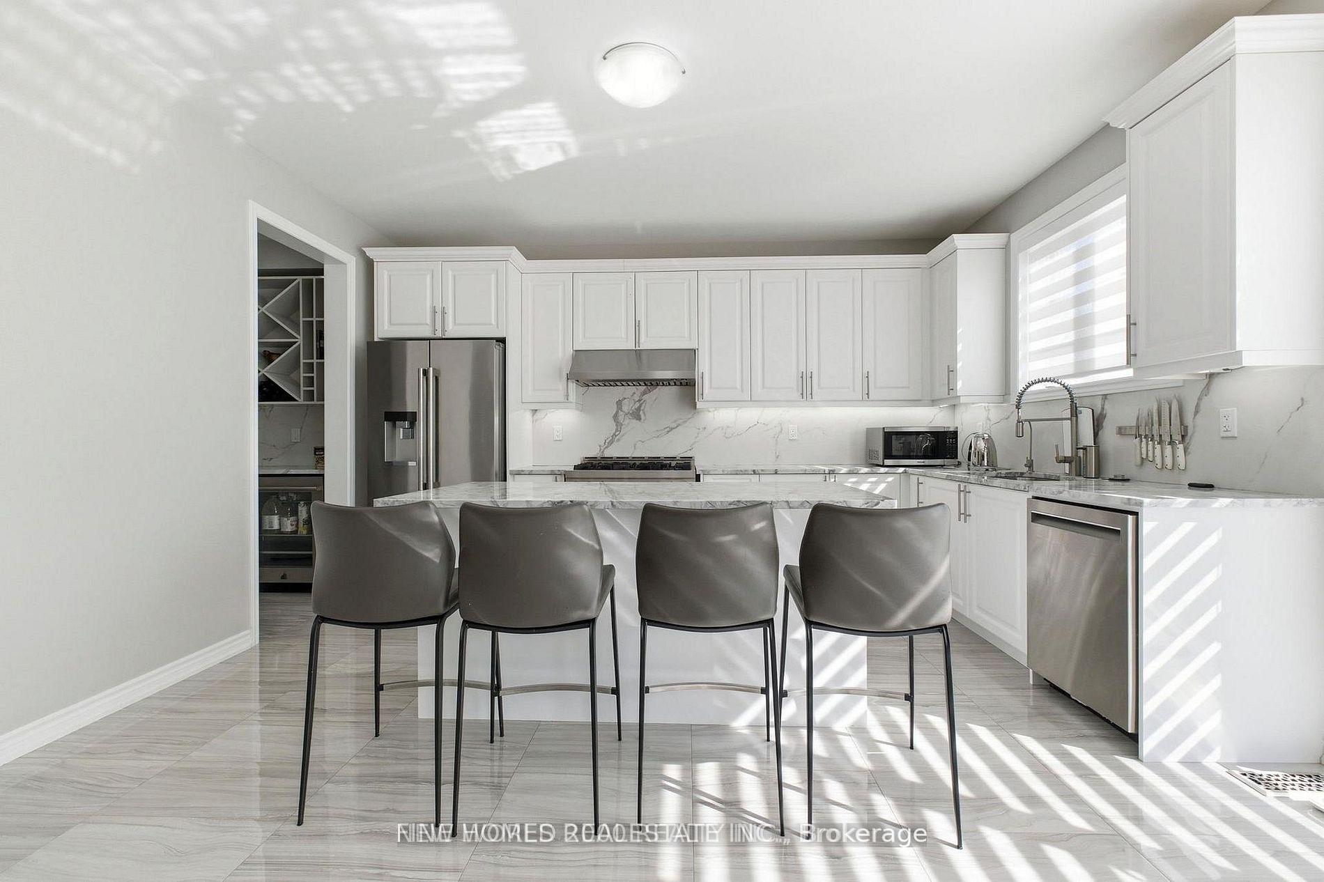 Photo 8 of 147 Bethpage Crescent, Newmarket, Woodland Hill — HOMEH
