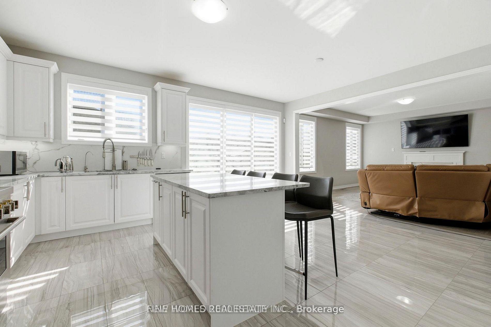 Photo 9 of 147 Bethpage Crescent, Newmarket, Woodland Hill — HOMEH
