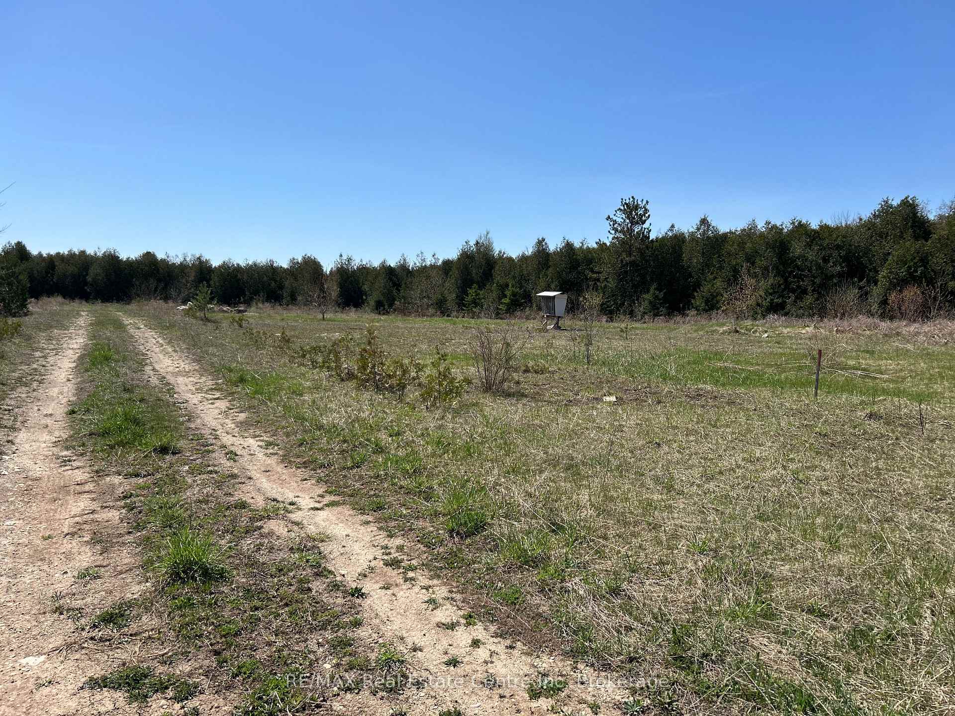 Photo 2 of 755 Stone Road E, Guelph, York/Watson Industrial Park — HOMEH