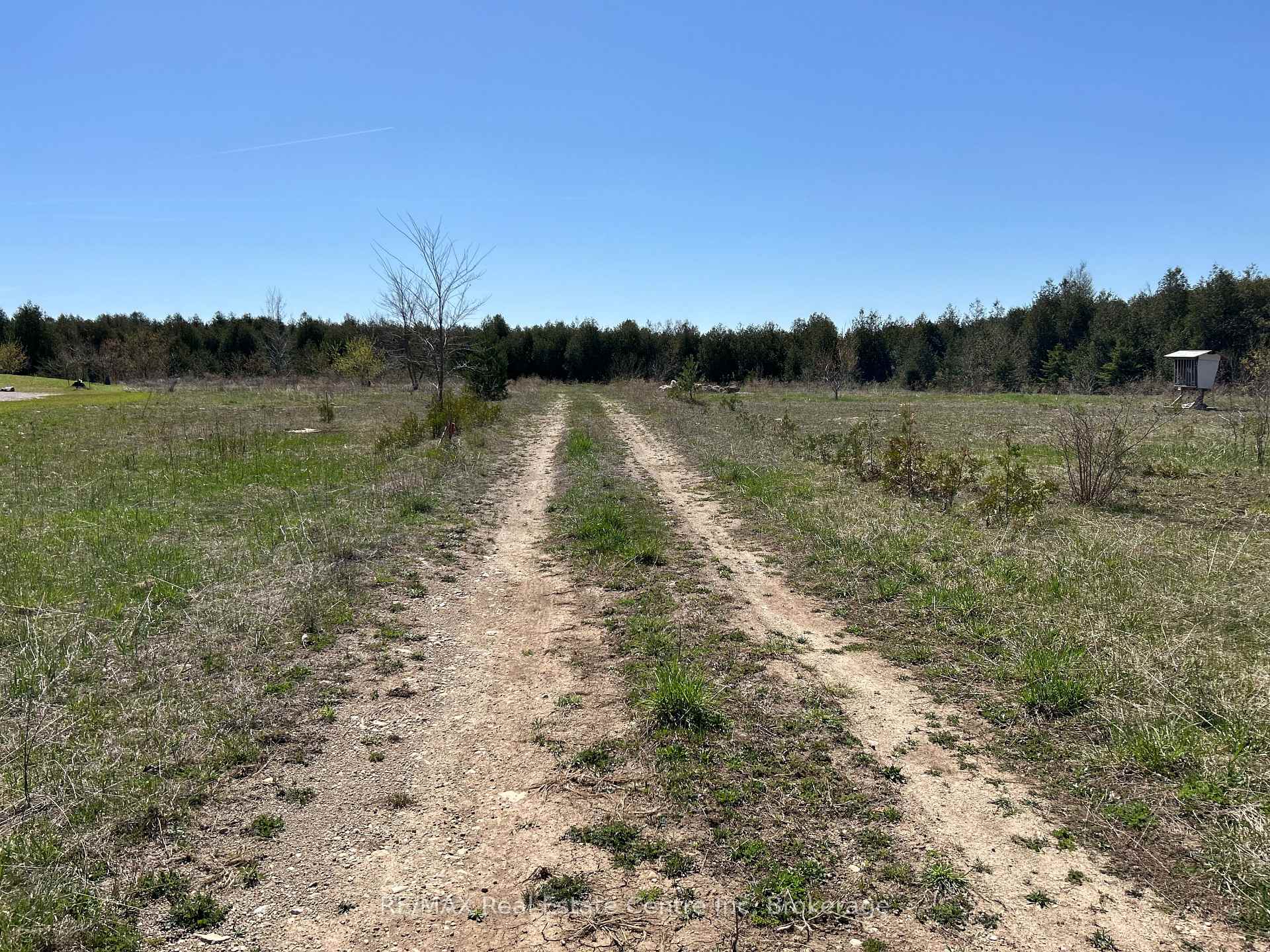 Photo 3 of 755 Stone Road E, Guelph, York/Watson Industrial Park — HOMEH