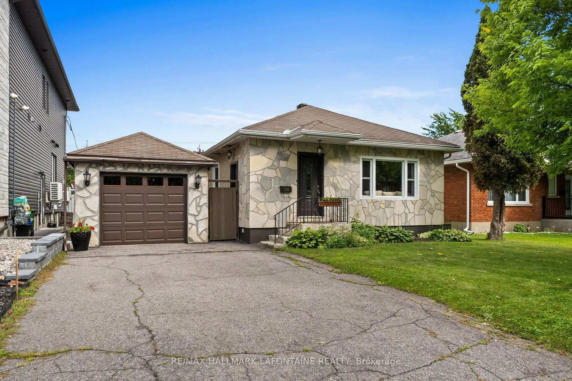 Photo 2 of 965 Beaudry Street, Ottawa, Overbrook/Castle Heights — HOMEH