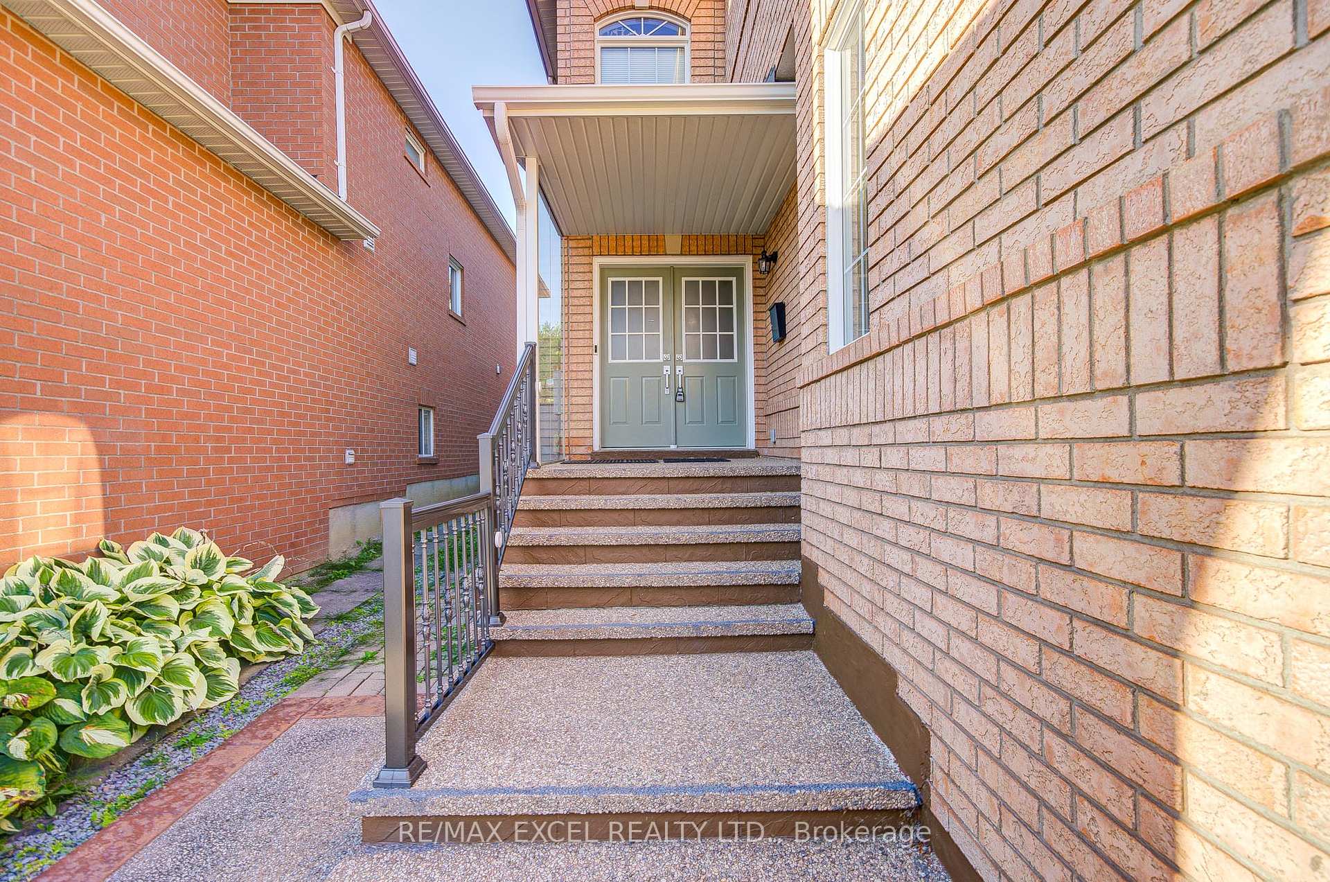 Photo 3 of 6 Sapphire Drive, Richmond Hill, Rouge Woods — HOMEH