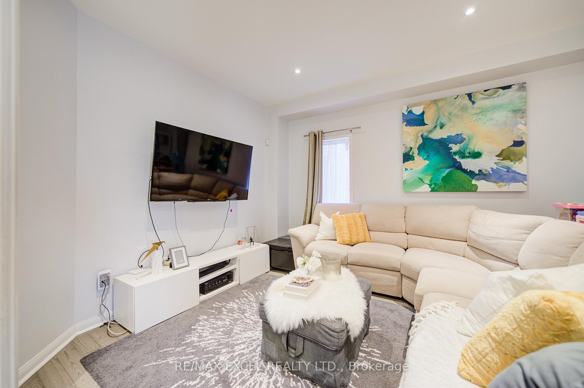 Photo 10 of 6 Sapphire Drive, Richmond Hill, Rouge Woods — HOMEH