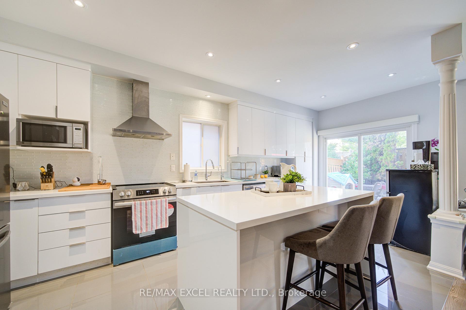 Photo 16 of 6 Sapphire Drive, Richmond Hill, Rouge Woods — HOMEH