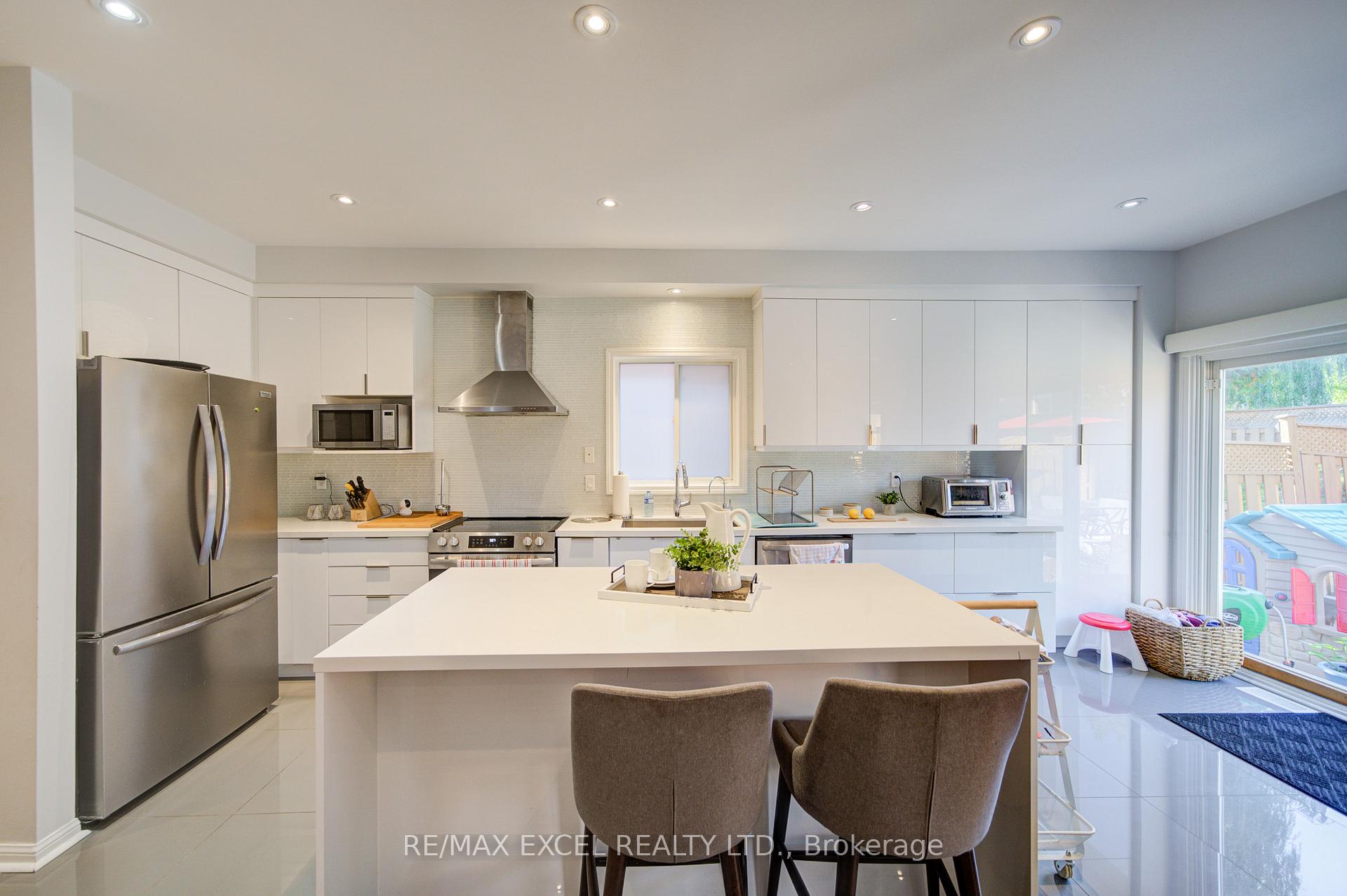 Photo 18 of 6 Sapphire Drive, Richmond Hill, Rouge Woods — HOMEH