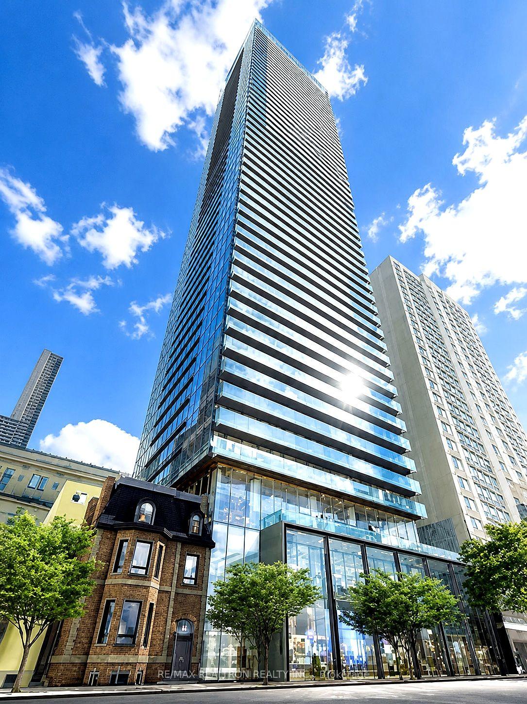 Front of Unit 1207, 15 Grenville Street