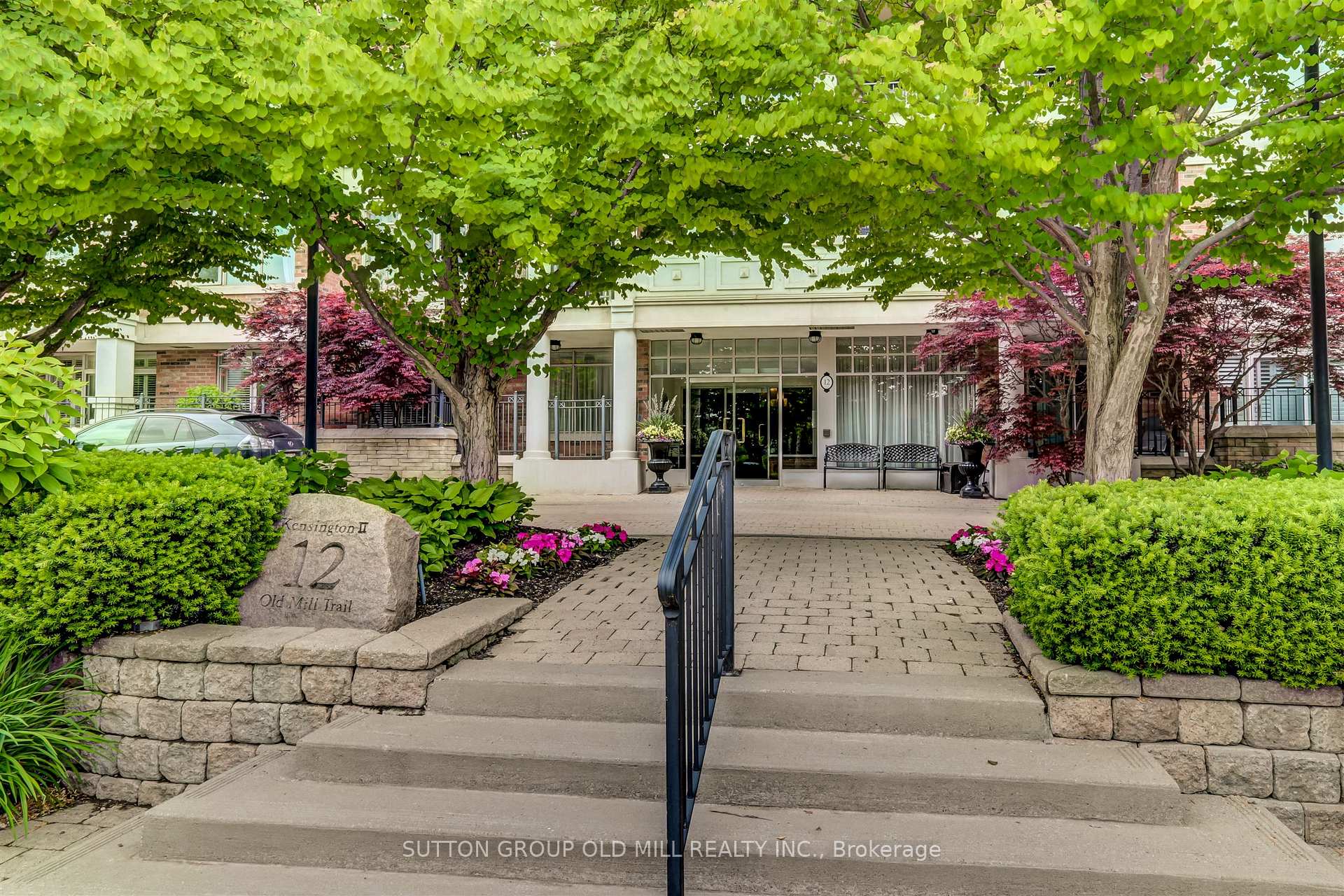 Photo 3 of Unit 203, 12 Old Mill Trail, Etobicoke, Kingsway South — HOMEH