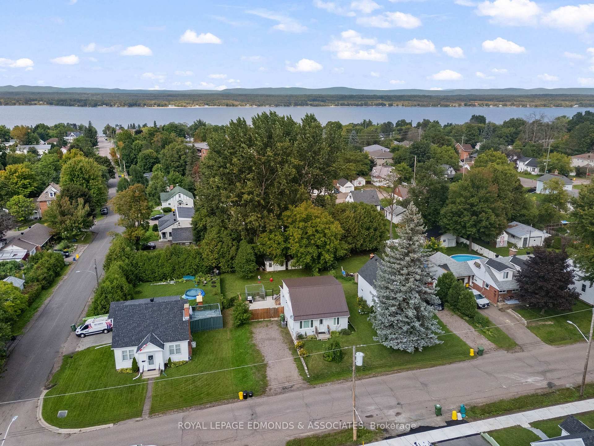 Photo 3 of 403 Alfred Street, Pembroke, Pembroke — HOMEH