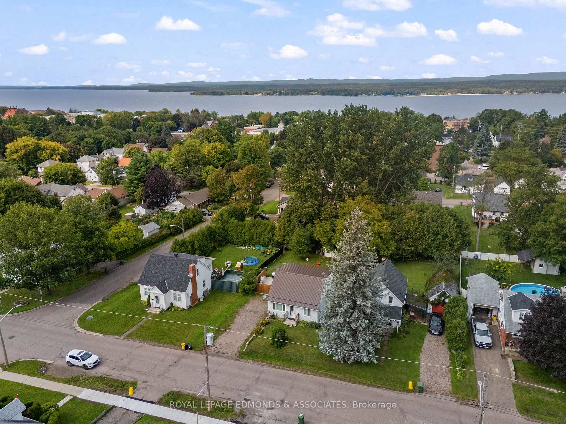 Photo 4 of 403 Alfred Street, Pembroke, Pembroke — HOMEH