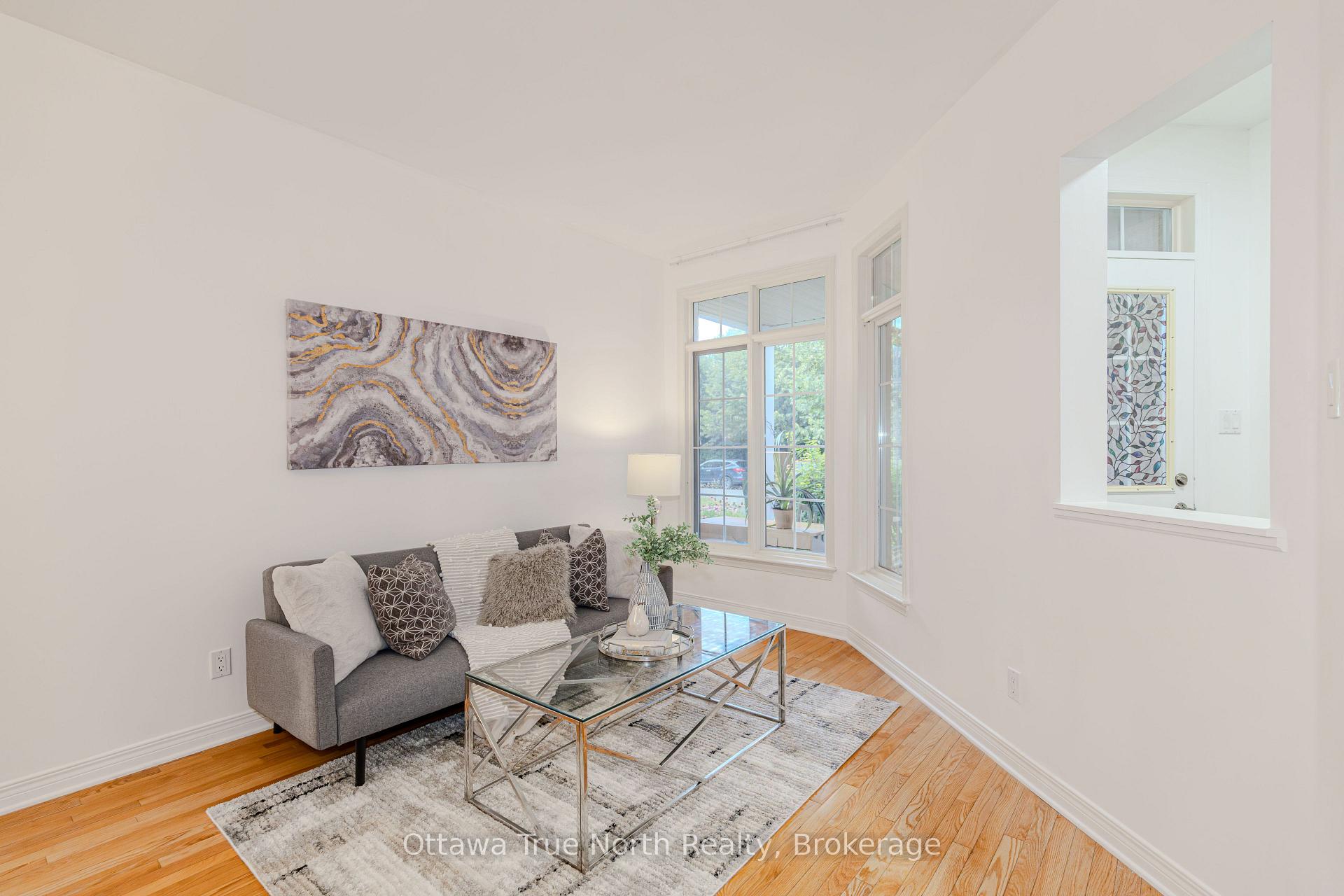 Photo 4 of 43 Evanshen Crescent, Ottawa, Kanata - Kanata Lakes/Heritage Hills — HOMEH