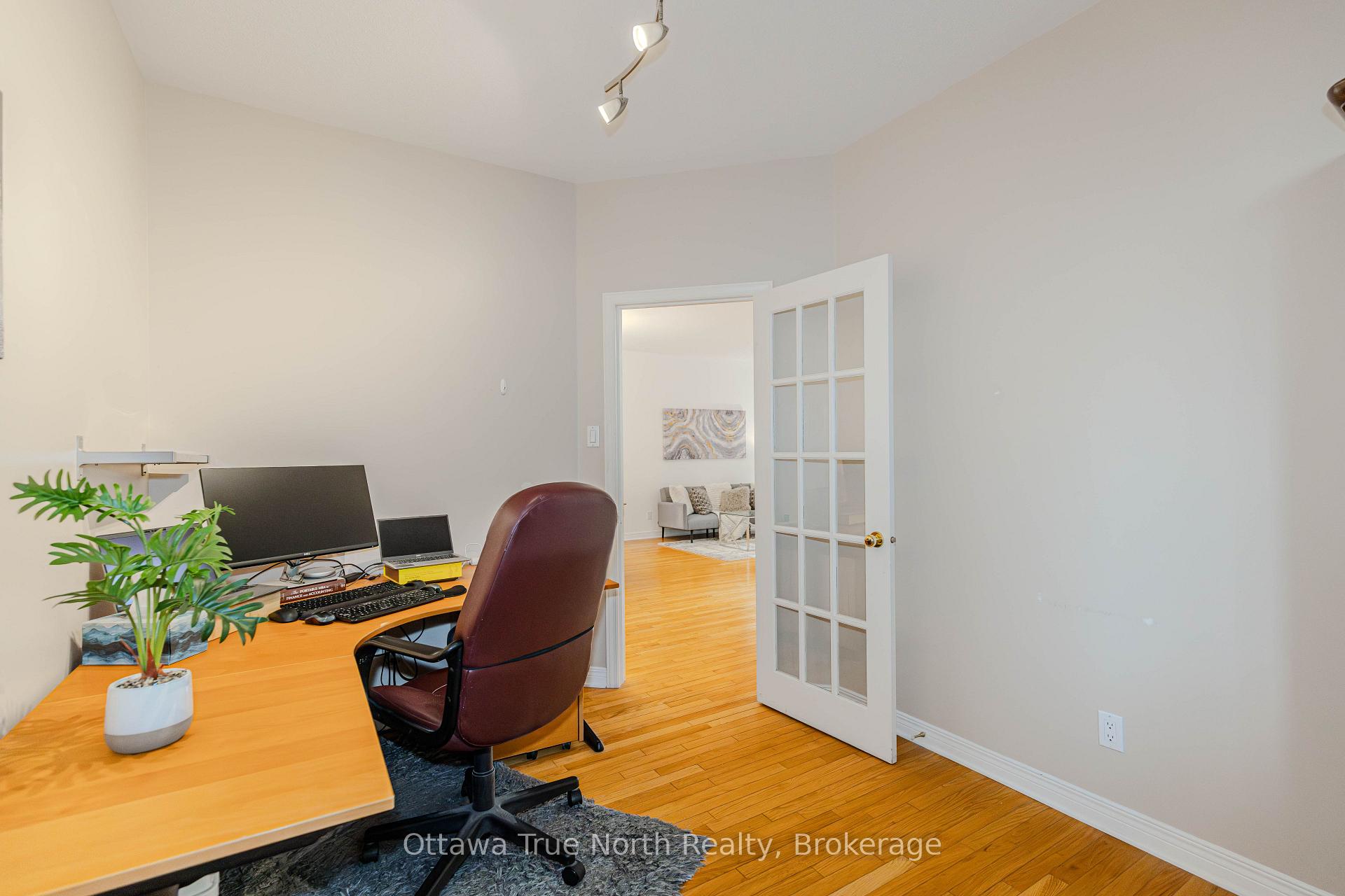 Photo 10 of 43 Evanshen Crescent, Ottawa, Kanata - Kanata Lakes/Heritage Hills — HOMEH