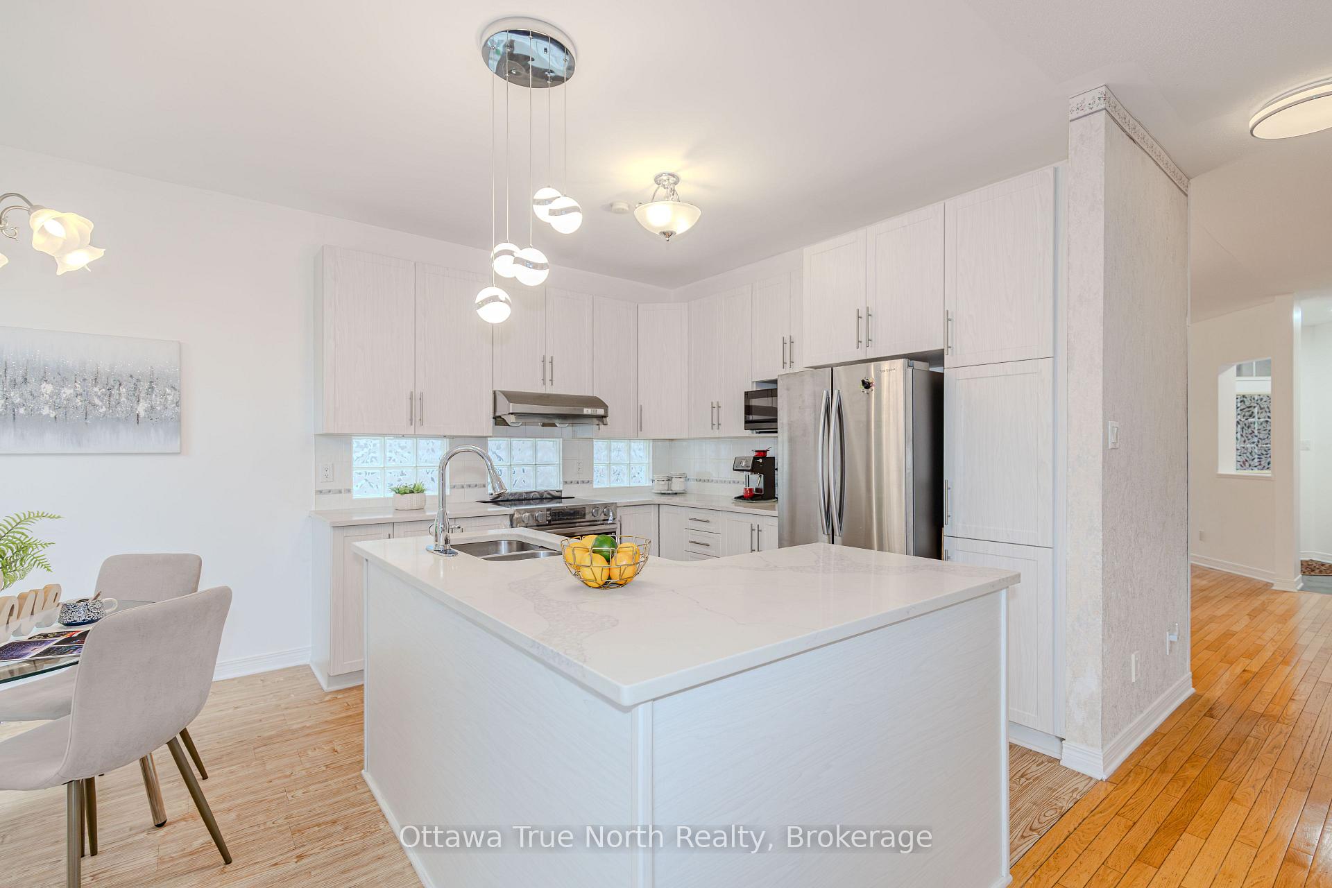 Photo 13 of 43 Evanshen Crescent, Ottawa, Kanata - Kanata Lakes/Heritage Hills — HOMEH