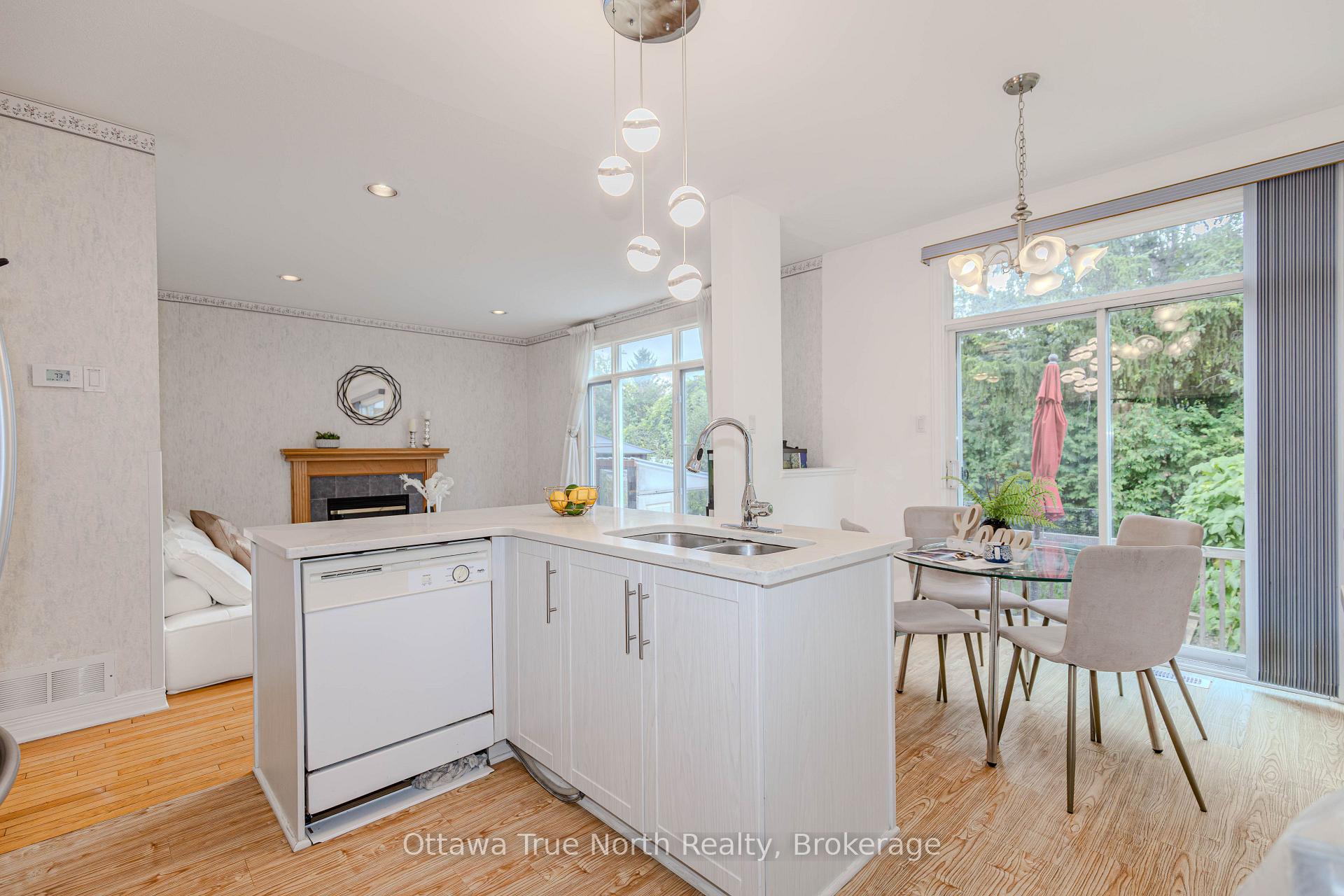 Photo 16 of 43 Evanshen Crescent, Ottawa, Kanata - Kanata Lakes/Heritage Hills — HOMEH