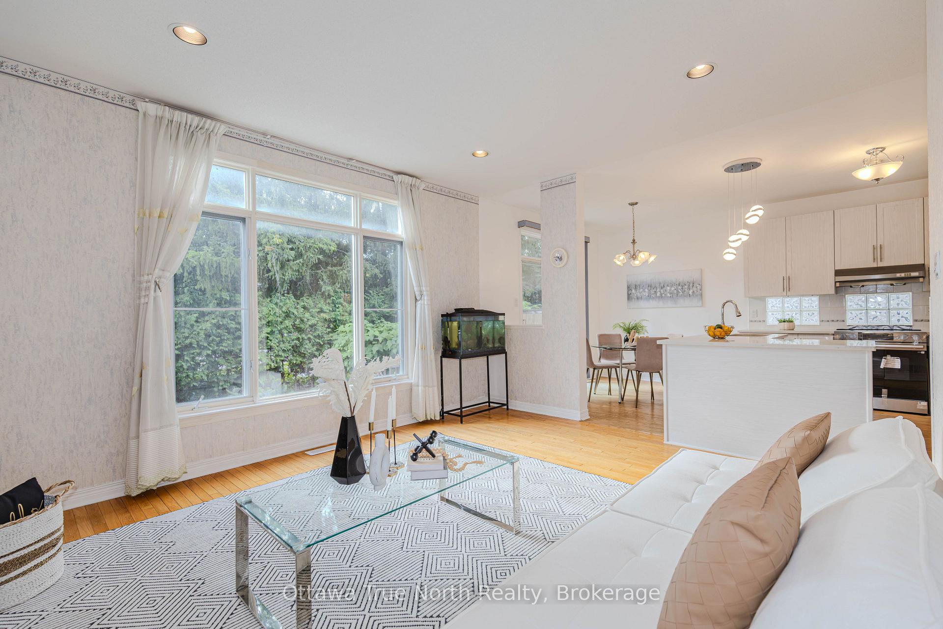 Photo 22 of 43 Evanshen Crescent, Ottawa, Kanata - Kanata Lakes/Heritage Hills — HOMEH