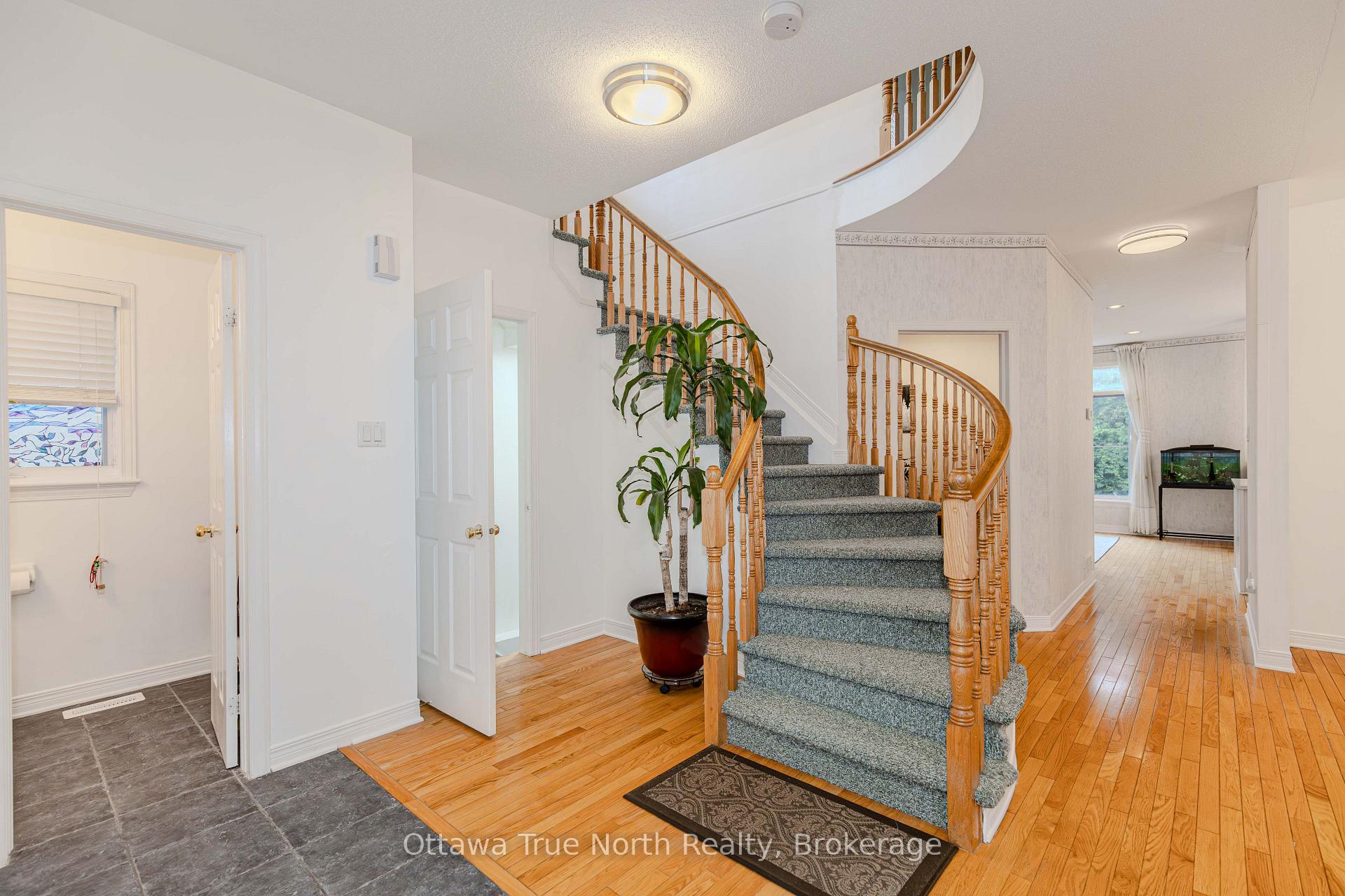 Photo 23 of 43 Evanshen Crescent, Ottawa, Kanata - Kanata Lakes/Heritage Hills — HOMEH