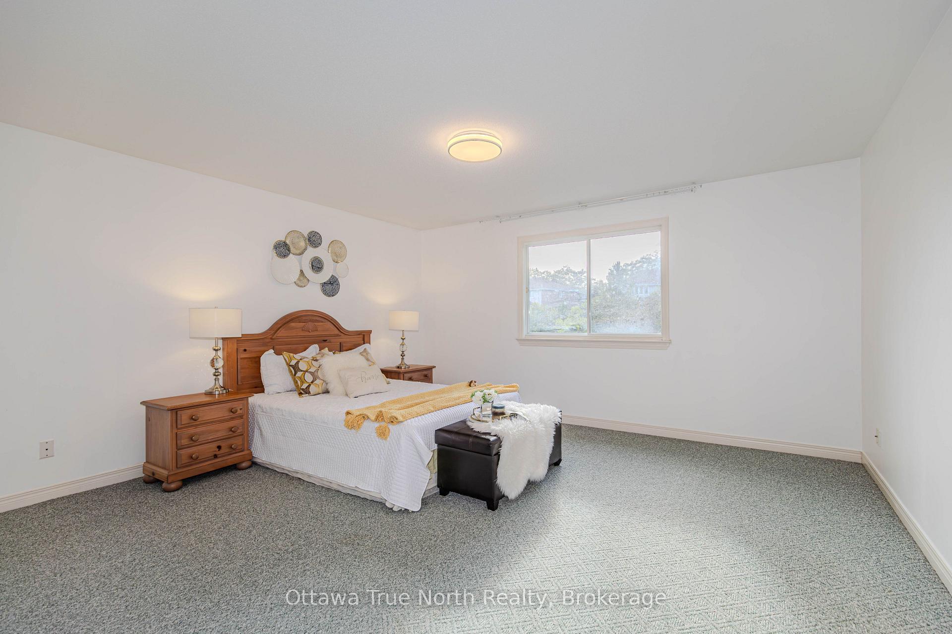 Photo 24 of 43 Evanshen Crescent, Ottawa, Kanata - Kanata Lakes/Heritage Hills — HOMEH