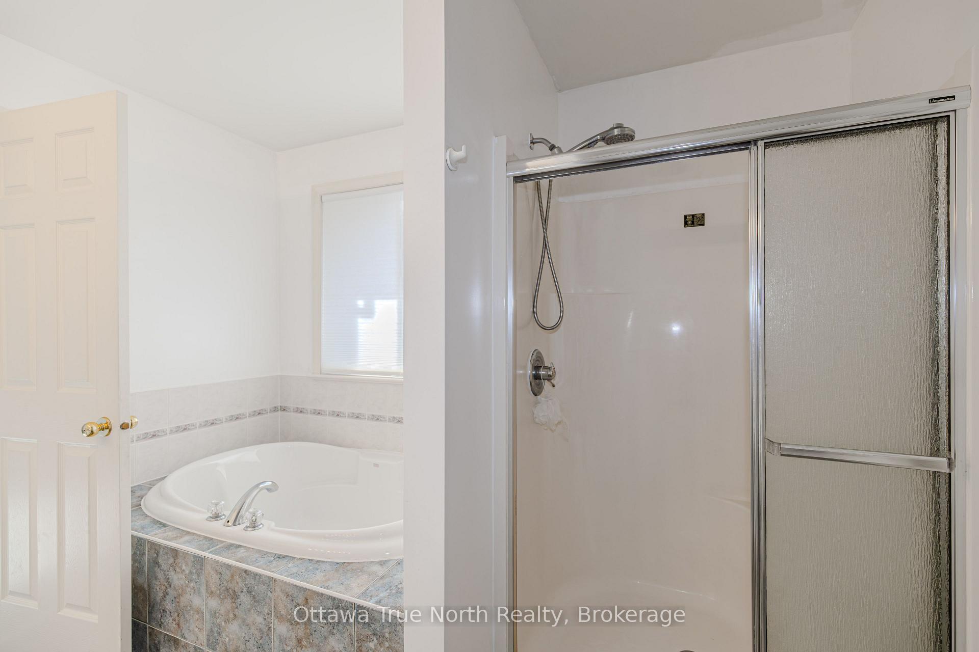 Photo 27 of 43 Evanshen Crescent, Ottawa, Kanata - Kanata Lakes/Heritage Hills — HOMEH