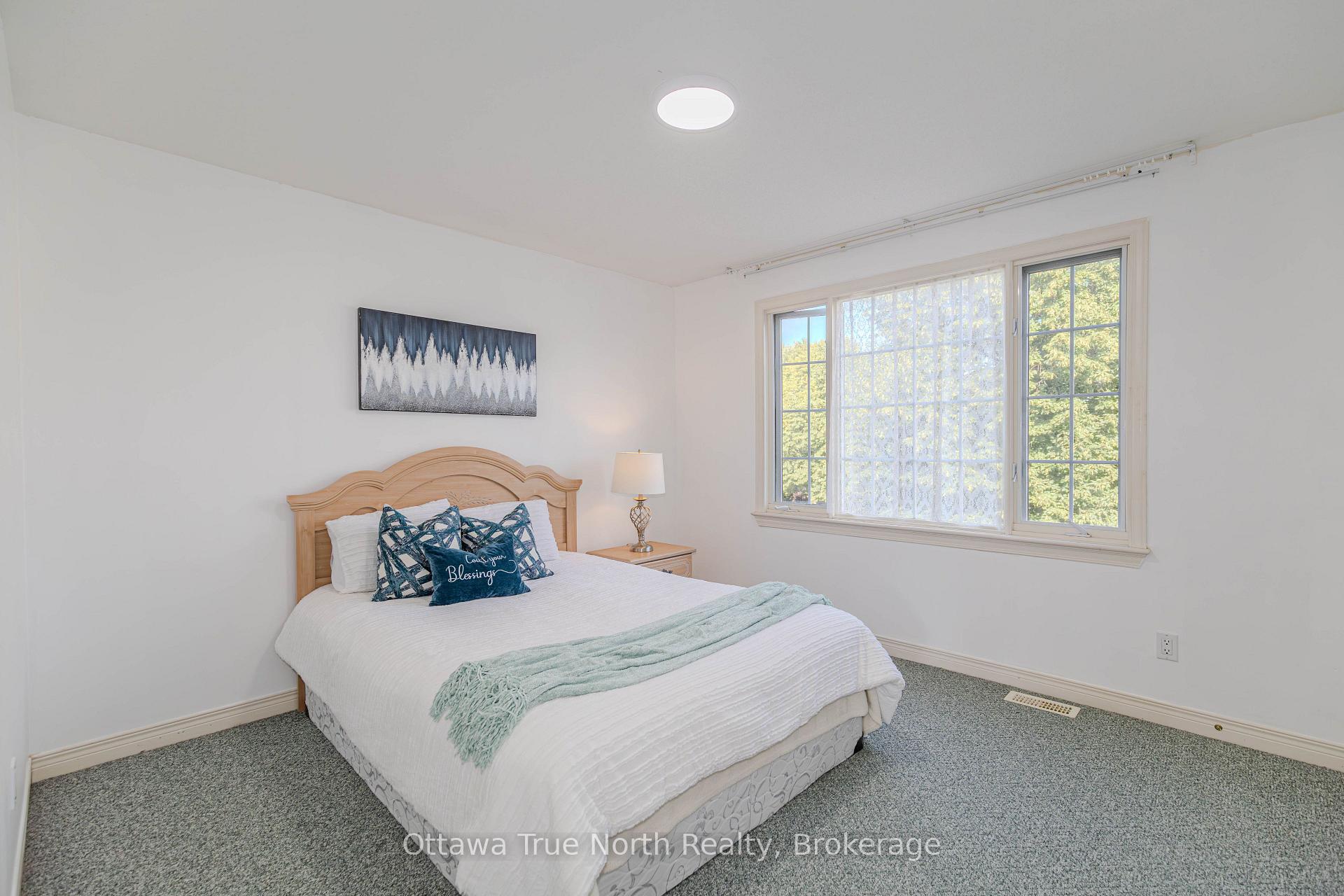 Photo 30 of 43 Evanshen Crescent, Ottawa, Kanata - Kanata Lakes/Heritage Hills — HOMEH